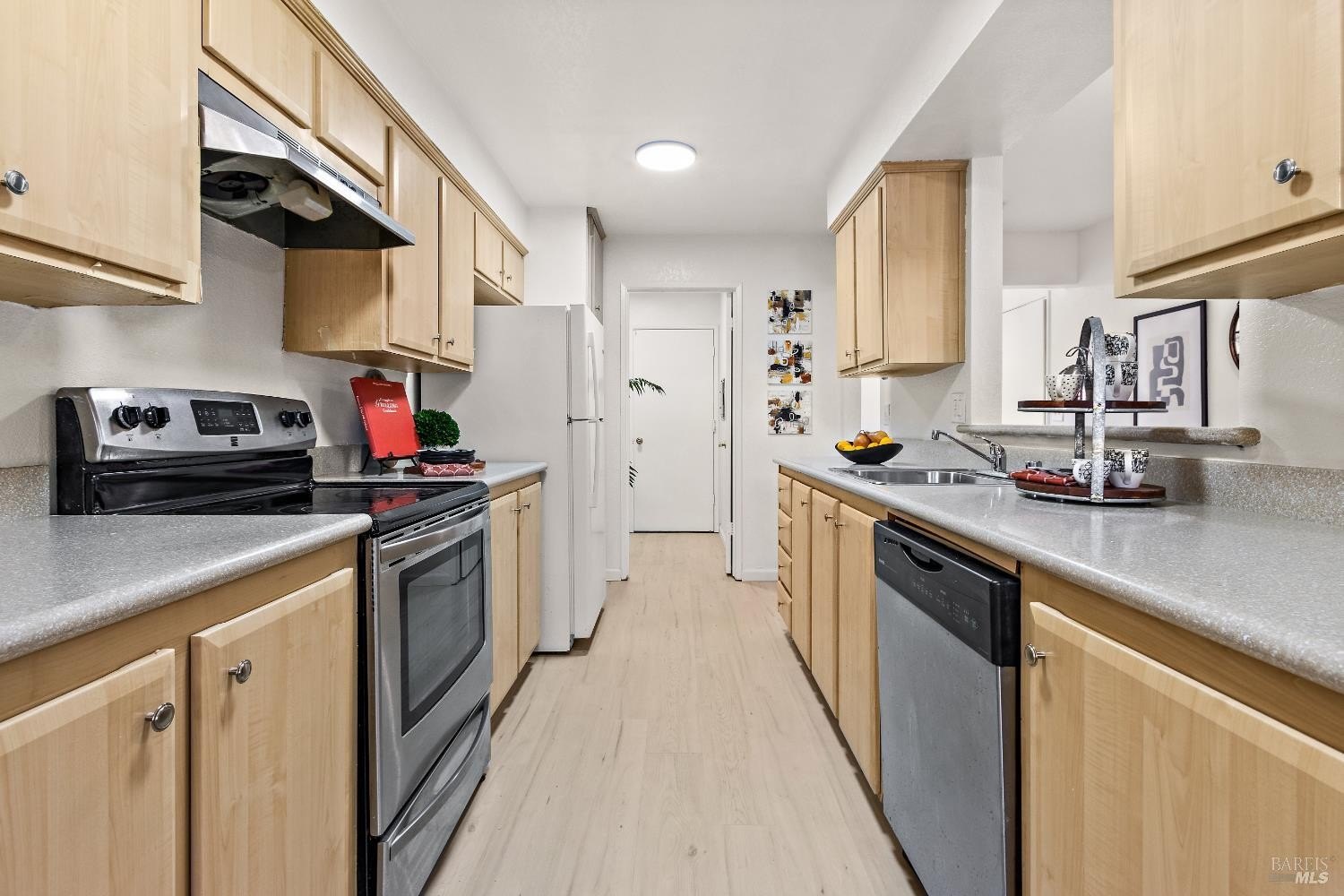 Hercules, California, 94547, United States, 2 Bedrooms Bedrooms, ,2 BathroomsBathrooms,Residential,For Sale,1988230