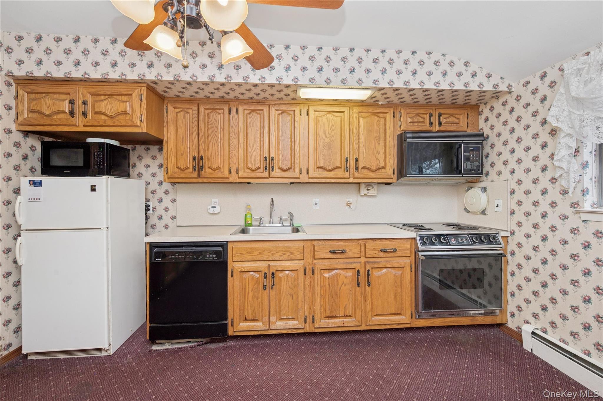 Hicksville, New York, 11801, United States, 4 Bedrooms Bedrooms, ,2 BathroomsBathrooms,Residential,For Sale,1990938