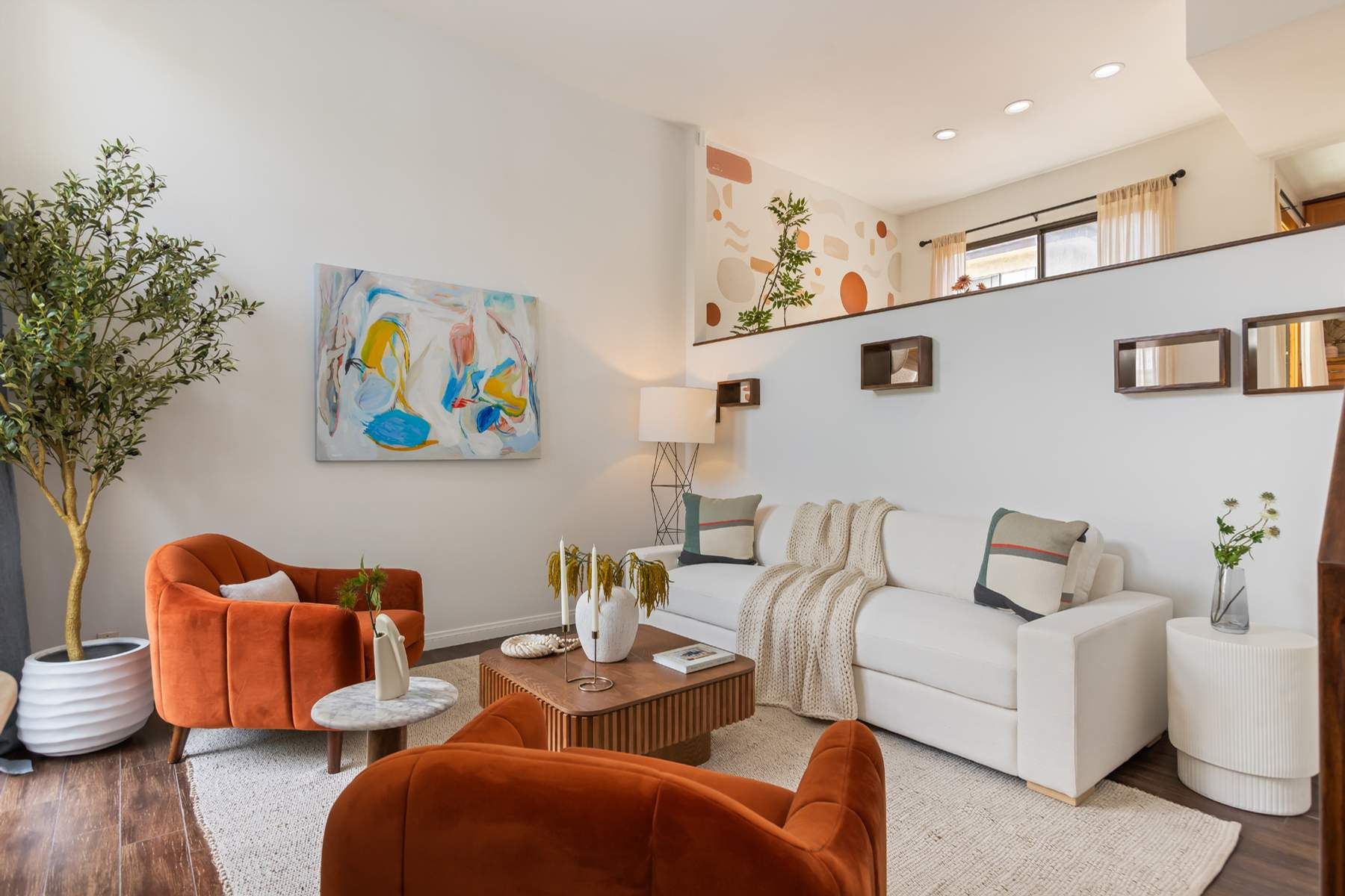  9131 Burnet Avenue, #5 - 物件實景