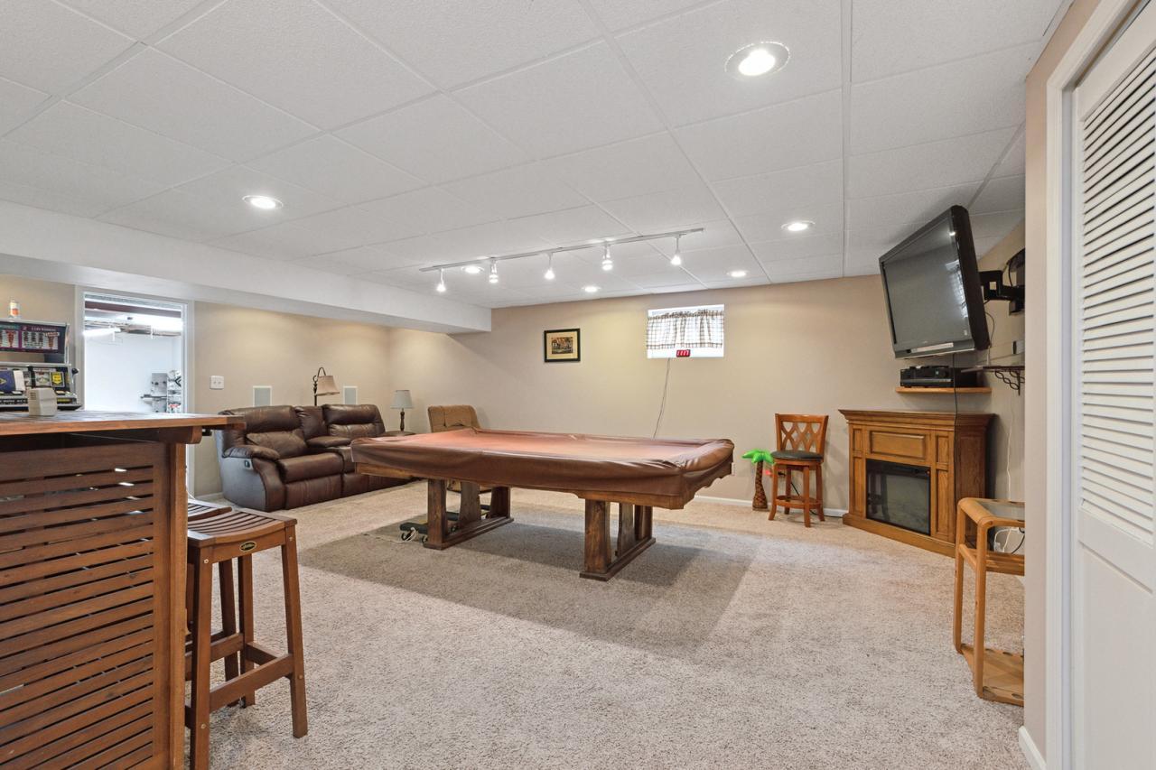 17815 Iroquois, Tinley Park, Illinois, 60477, United States, 5 Bedrooms Bedrooms, ,4 BathroomsBathrooms,Residential,For Sale,17815 Iroquois,1635581