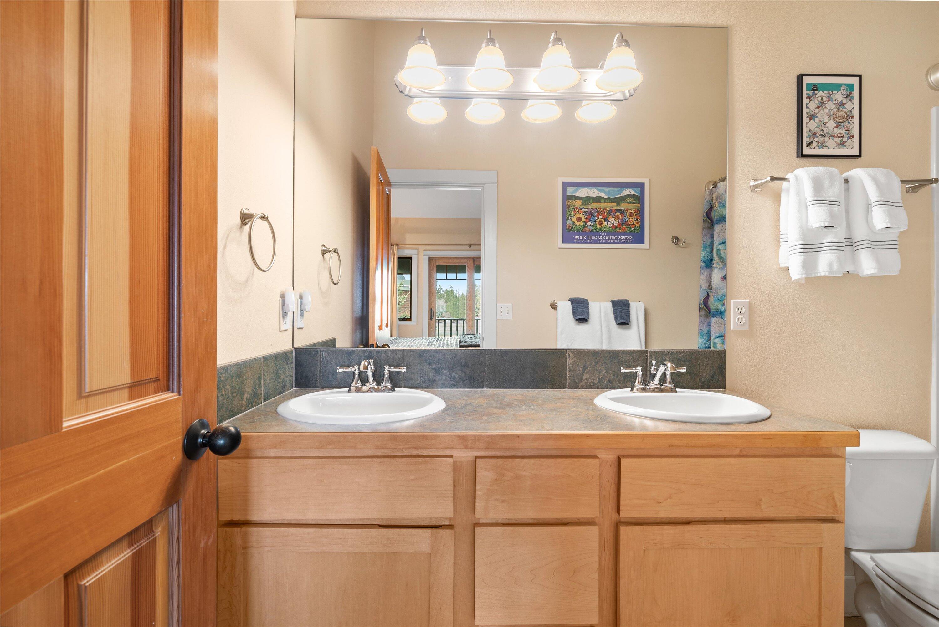 Sisters, Oregon, 97759, United States, 2 Bedrooms Bedrooms, ,2 BathroomsBathrooms,Residential,For Sale,1850003