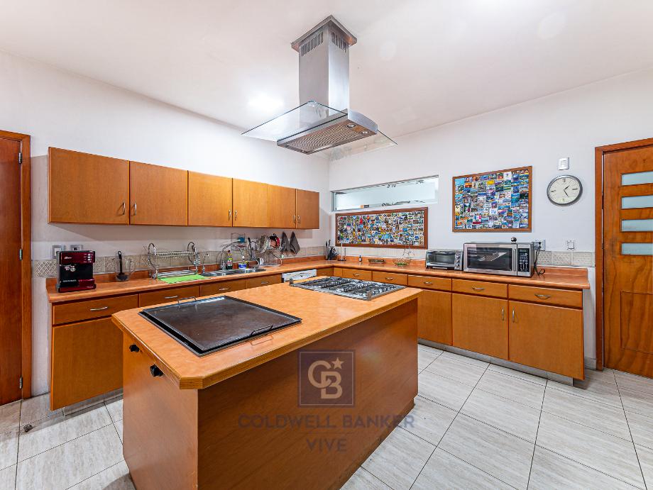 Nogales, Corregidora, Querétaro, 76904, Mexico, 5 Bedrooms Bedrooms, ,6 BathroomsBathrooms,Residential,For Sale,Nogales,1443415