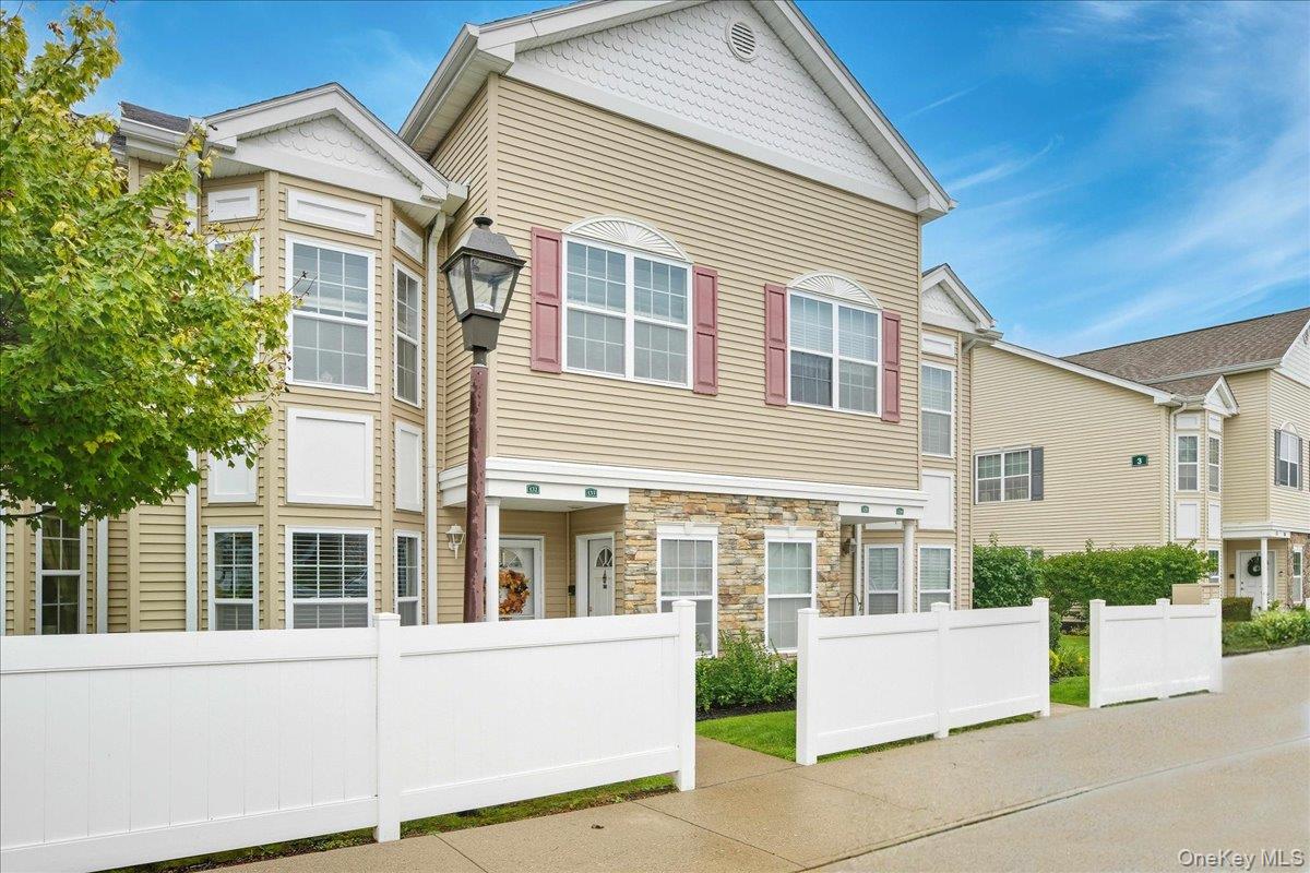 East Meadow, New York, 11554, United States, 2 Bedrooms Bedrooms, ,2 BathroomsBathrooms,Residential,For Sale,1958127