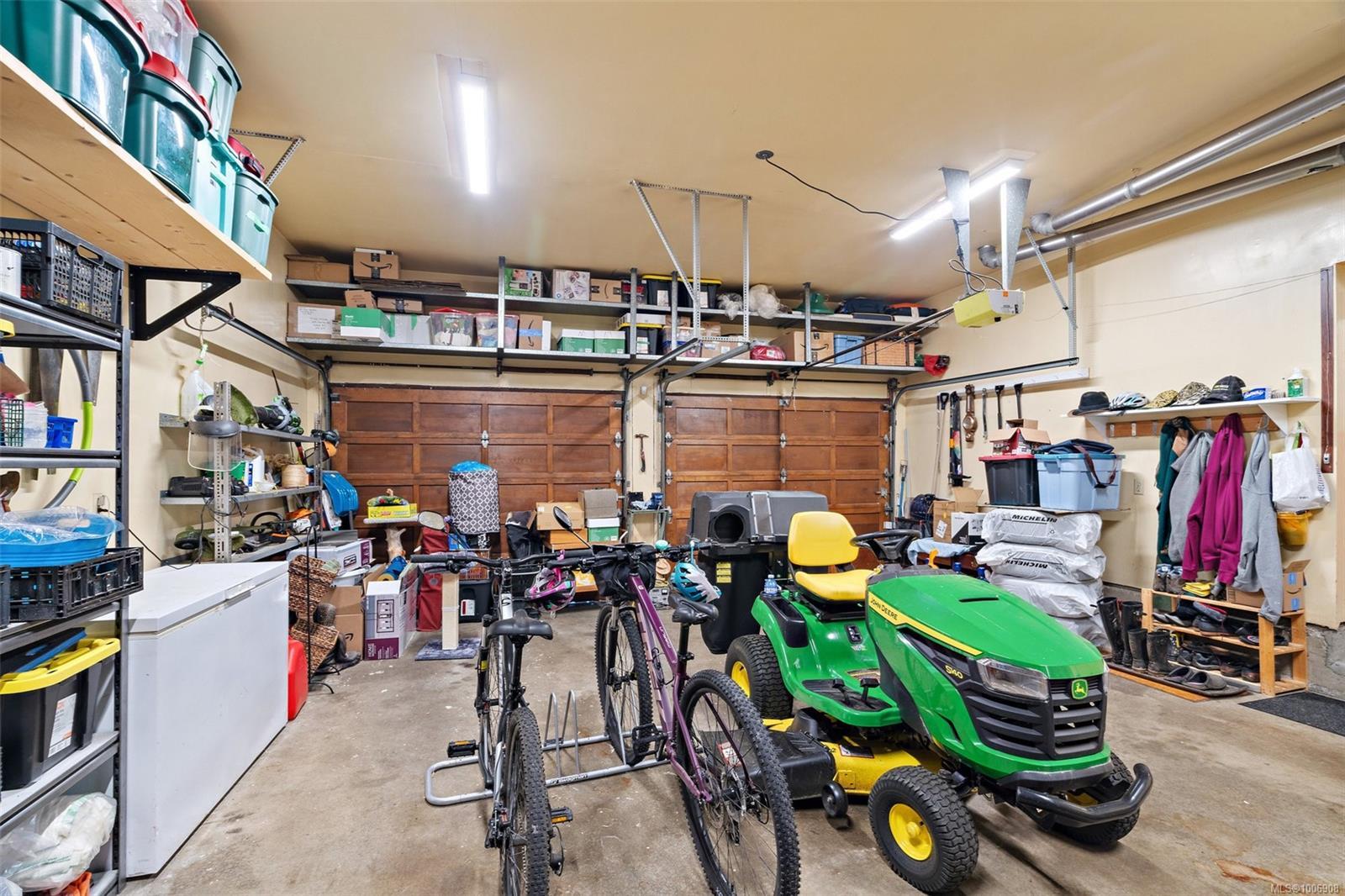SAANICH, British Columbia, V9E 2C8, CA, 5 Bedrooms Bedrooms, ,Residential,For Sale,1890664