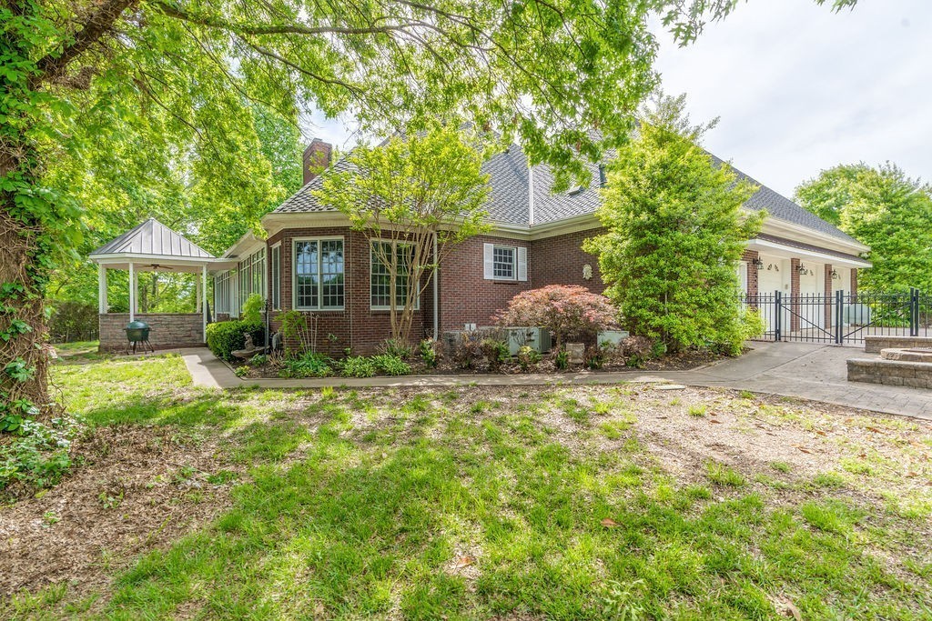 Clarksville, Tennessee, 37043, United States, 7 Bedrooms Bedrooms, ,7 BathroomsBathrooms,Residential,For Sale,1999210