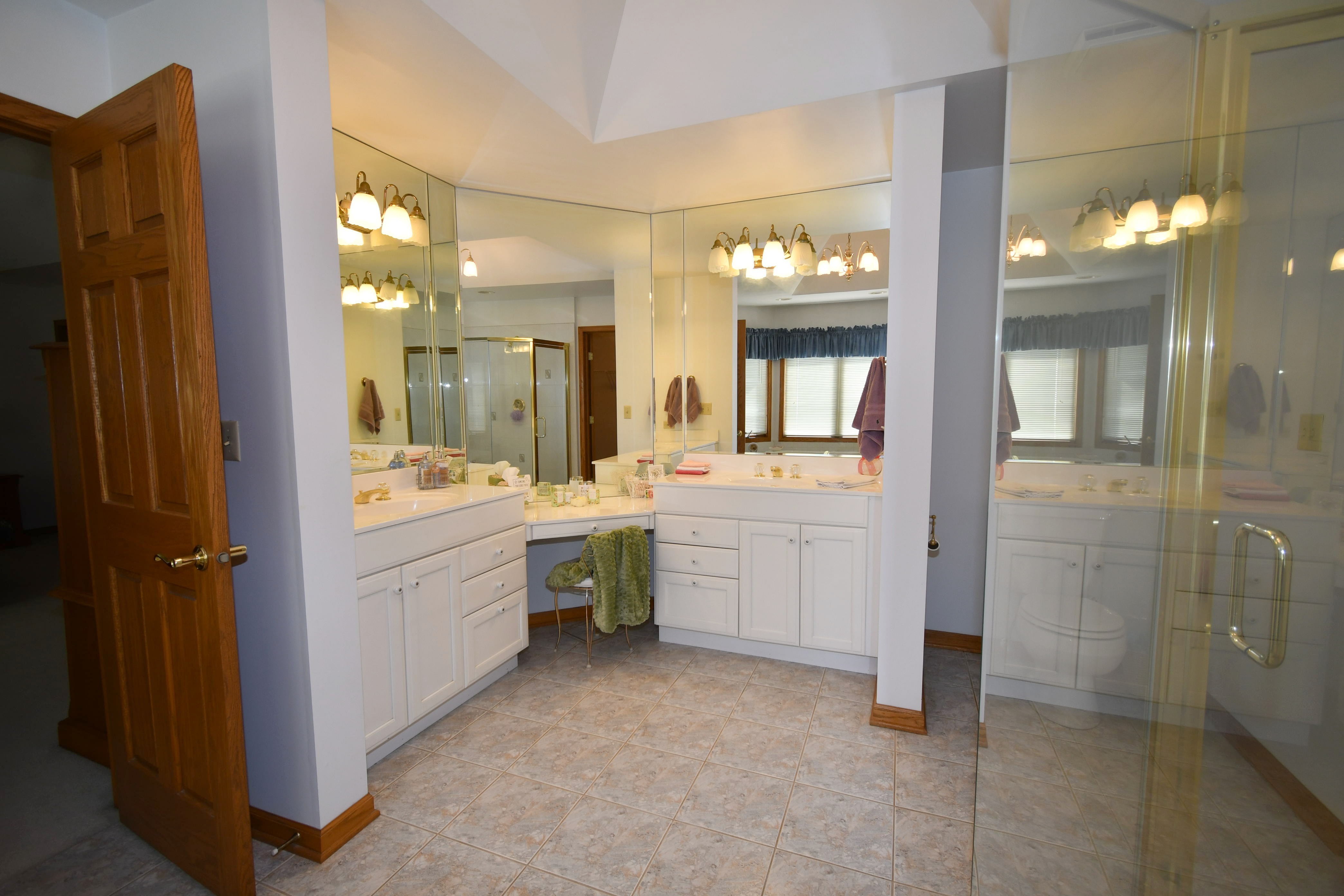 Hawthorn Woods, Illinois, 60047, United States, 4 Bedrooms Bedrooms, ,4 BathroomsBathrooms,Residential,For Sale,1895199