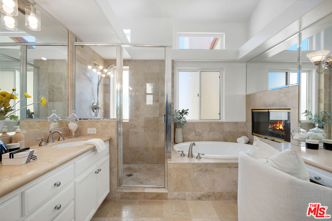 Malibu, California, 90265, United States, 2 Bedrooms Bedrooms, ,3 BathroomsBathrooms,Residential,For Sale,1902662