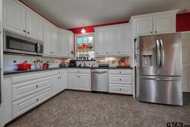 Lindale, Texas, 75771, United States, 4 Bedrooms Bedrooms, ,3 BathroomsBathrooms,Residential,For Sale,1937057