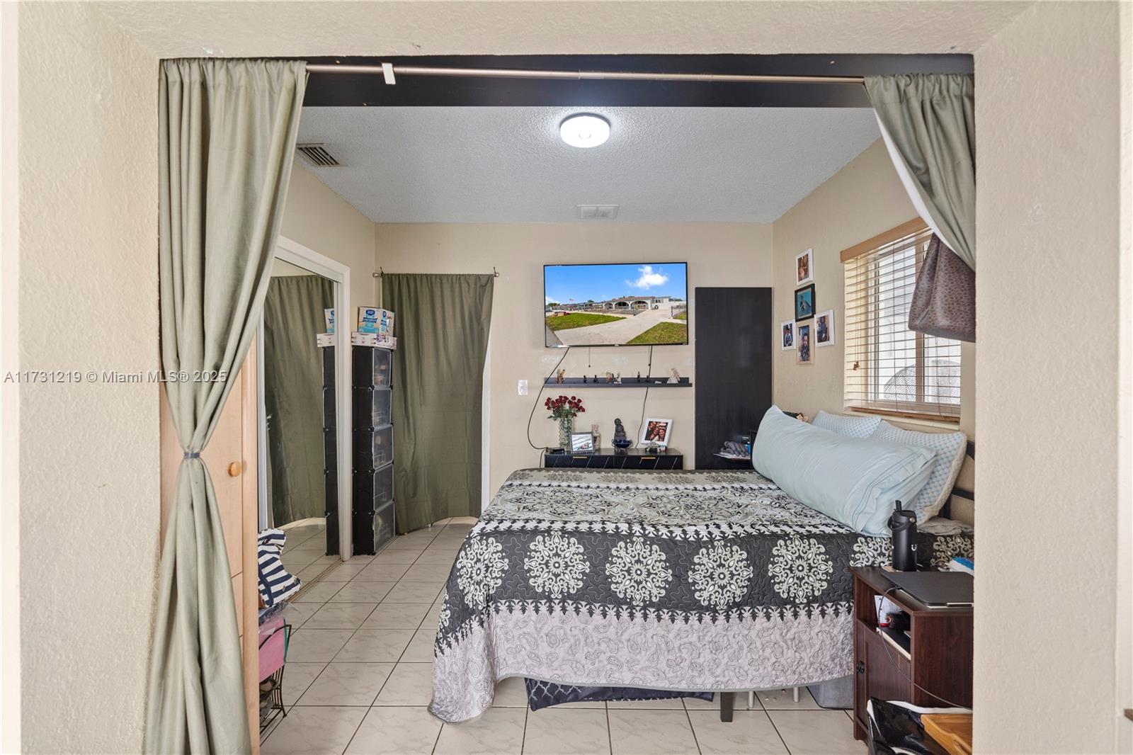 Hialeah, Florida, 33012, United States, 4 Bedrooms Bedrooms, ,4 BathroomsBathrooms,Residential,For Sale,1840227