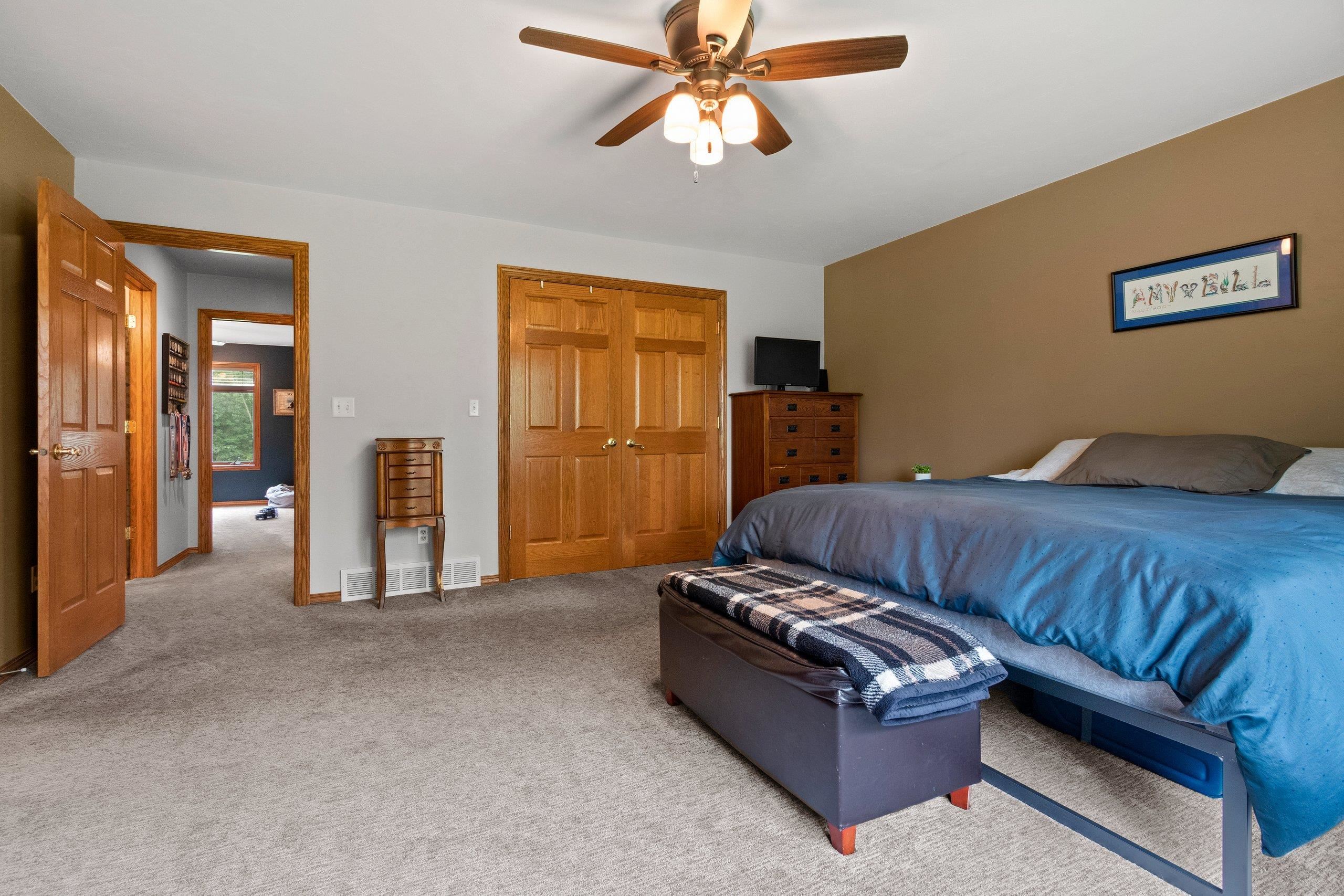 DE PERE, Wisconsin, 54115, United States, 3 Bedrooms Bedrooms, ,4 BathroomsBathrooms,Residential,For Sale,1912239