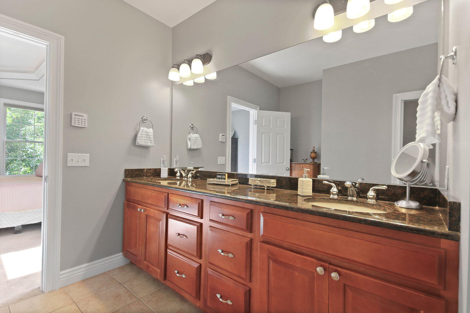 COLUMBIA, Missouri, 65203, United States, 5 Bedrooms Bedrooms, ,4 BathroomsBathrooms,Residential,For Sale,1983136