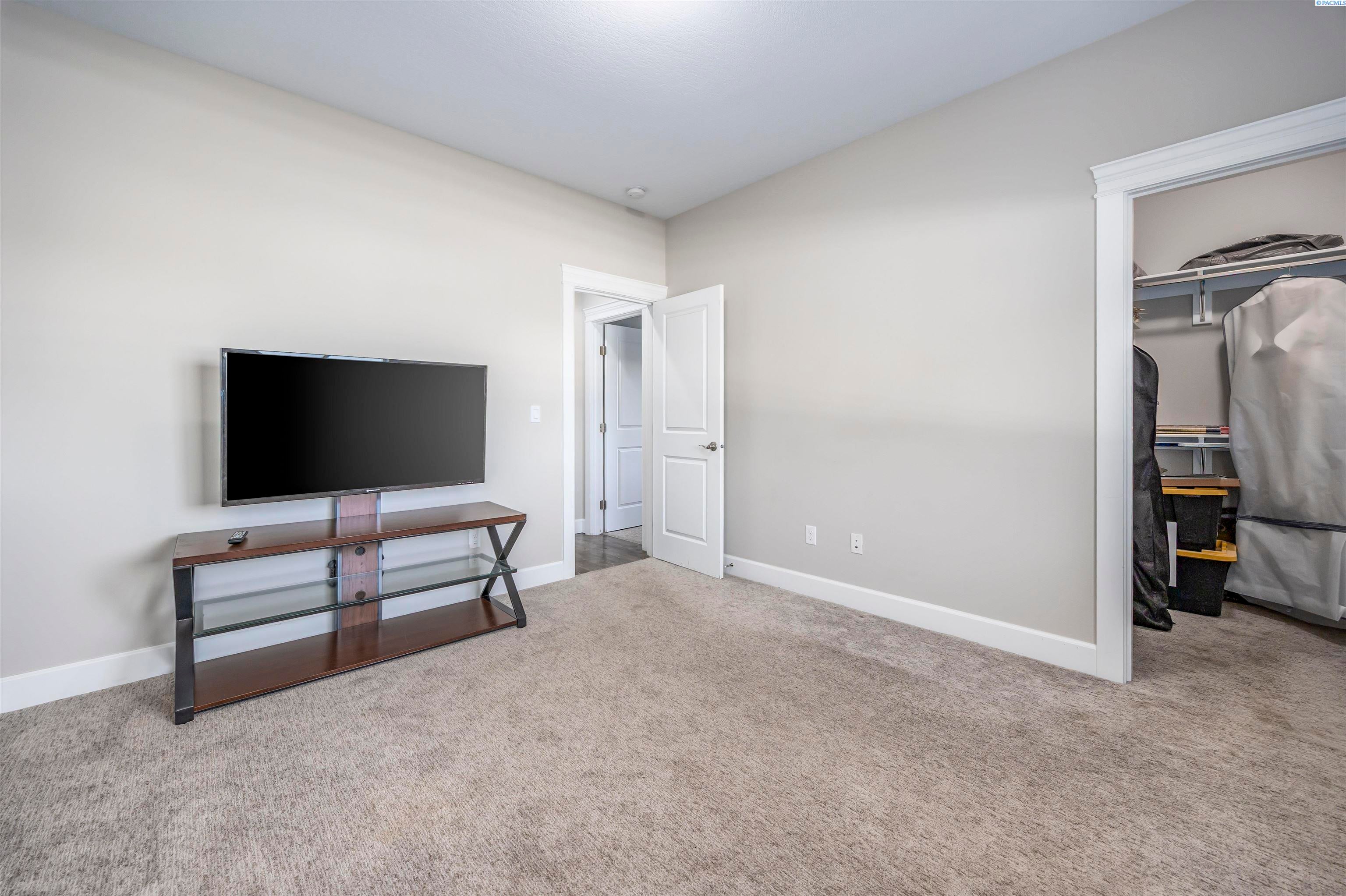 West Richland, Washington, 99353, United States, 3 Bedrooms Bedrooms, ,3 BathroomsBathrooms,Residential,For Sale,2038482