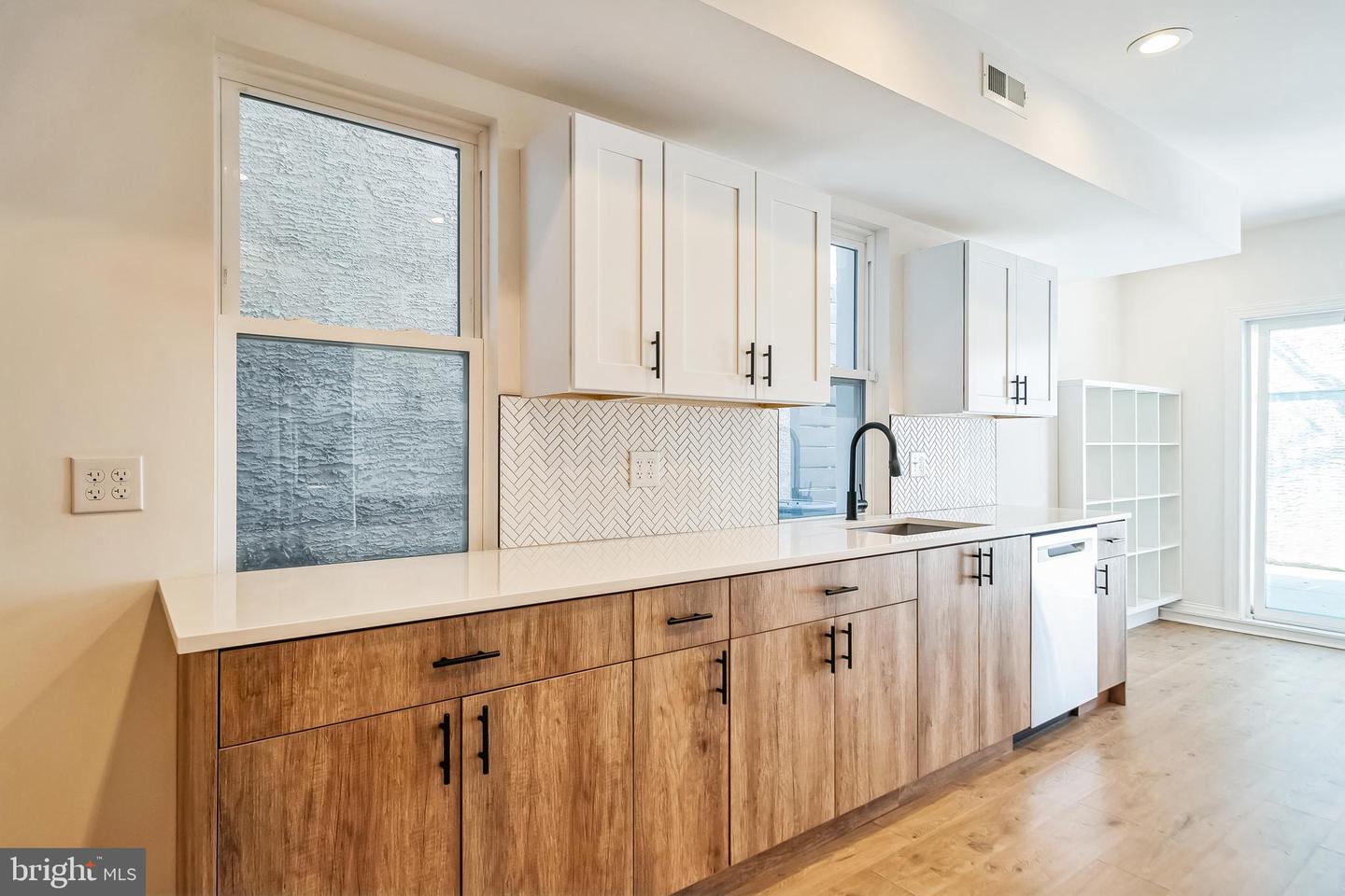 Philadelphia, Pennsylvania, 19130, United States, 4 Bedrooms Bedrooms, ,3 BathroomsBathrooms,Residential,For Sale,1949976