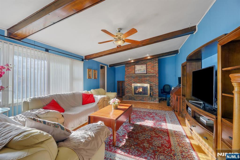 Oakland, New Jersey, 07436, United States, 2 Bedrooms Bedrooms, ,2 BathroomsBathrooms,Residential,For Sale,1988173