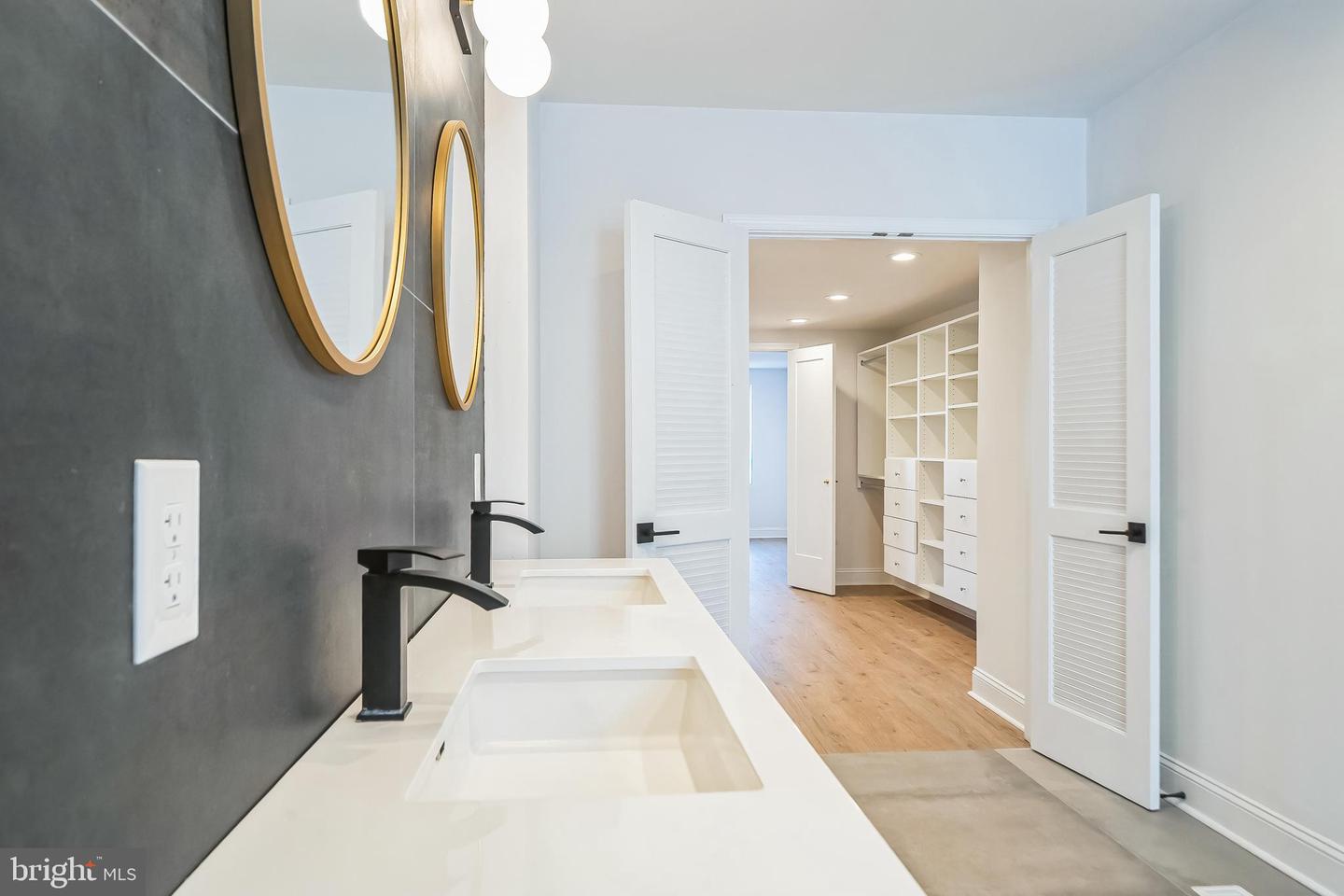 Philadelphia, Pennsylvania, 19130, United States, 4 Bedrooms Bedrooms, ,3 BathroomsBathrooms,Residential,For Sale,1949976