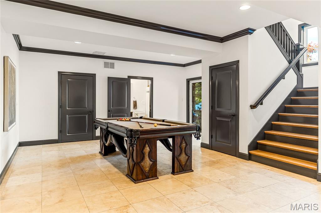 University City, Missouri, 63105, United States, 4 Bedrooms Bedrooms, ,5 BathroomsBathrooms,Residential,For Sale,1989585