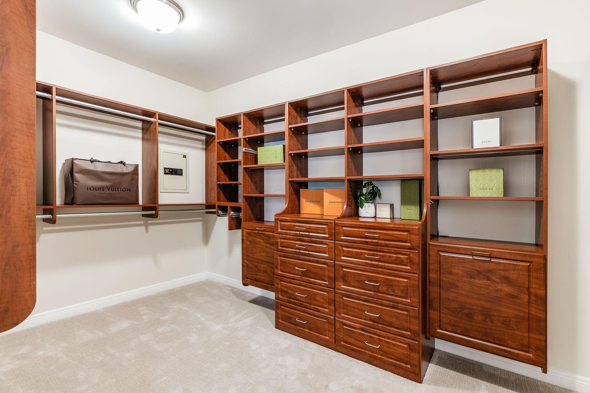 Columbus, Ohio, 43215, United States, 2 Bedrooms Bedrooms, ,3 BathroomsBathrooms,Residential,For Sale,1903521