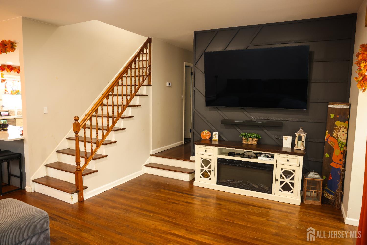 Fords, New Jersey, 08863, United States, 4 Bedrooms Bedrooms, ,2 BathroomsBathrooms,Residential,For Sale,2000605