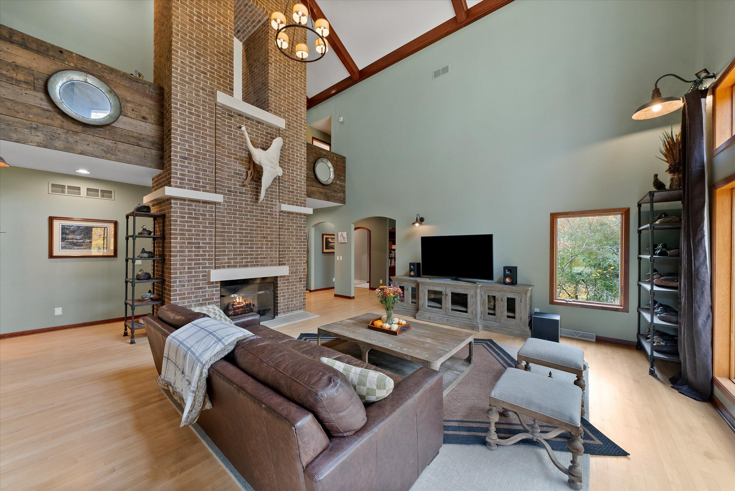 Grafton, Wisconsin, 53024, United States, 4 Bedrooms Bedrooms, ,6 BathroomsBathrooms,Residential,For Sale,1989565