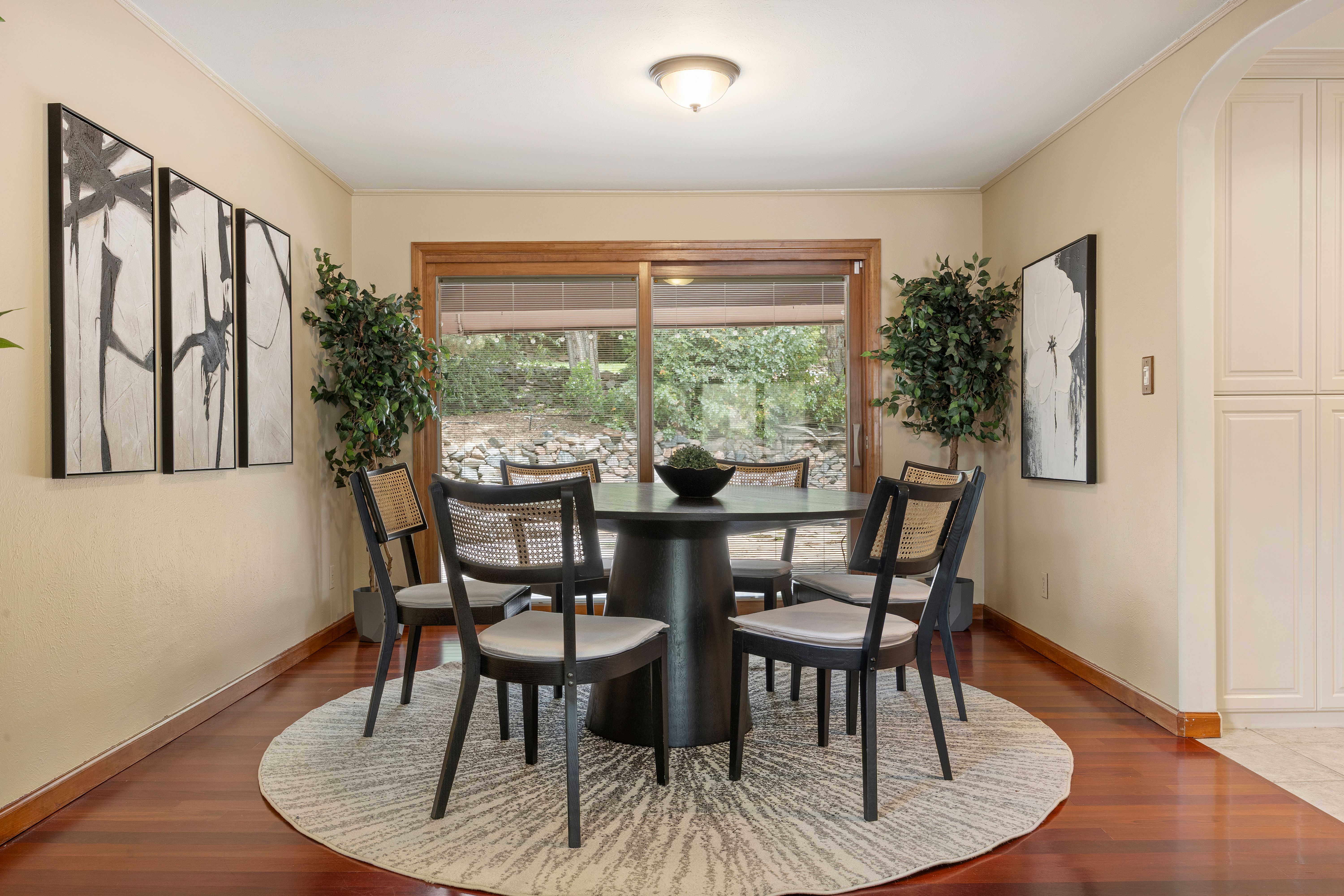  Beautifully Updated Home On Cul-De-Sac In Desirable Heritage Place Neighborhood - 物件實景