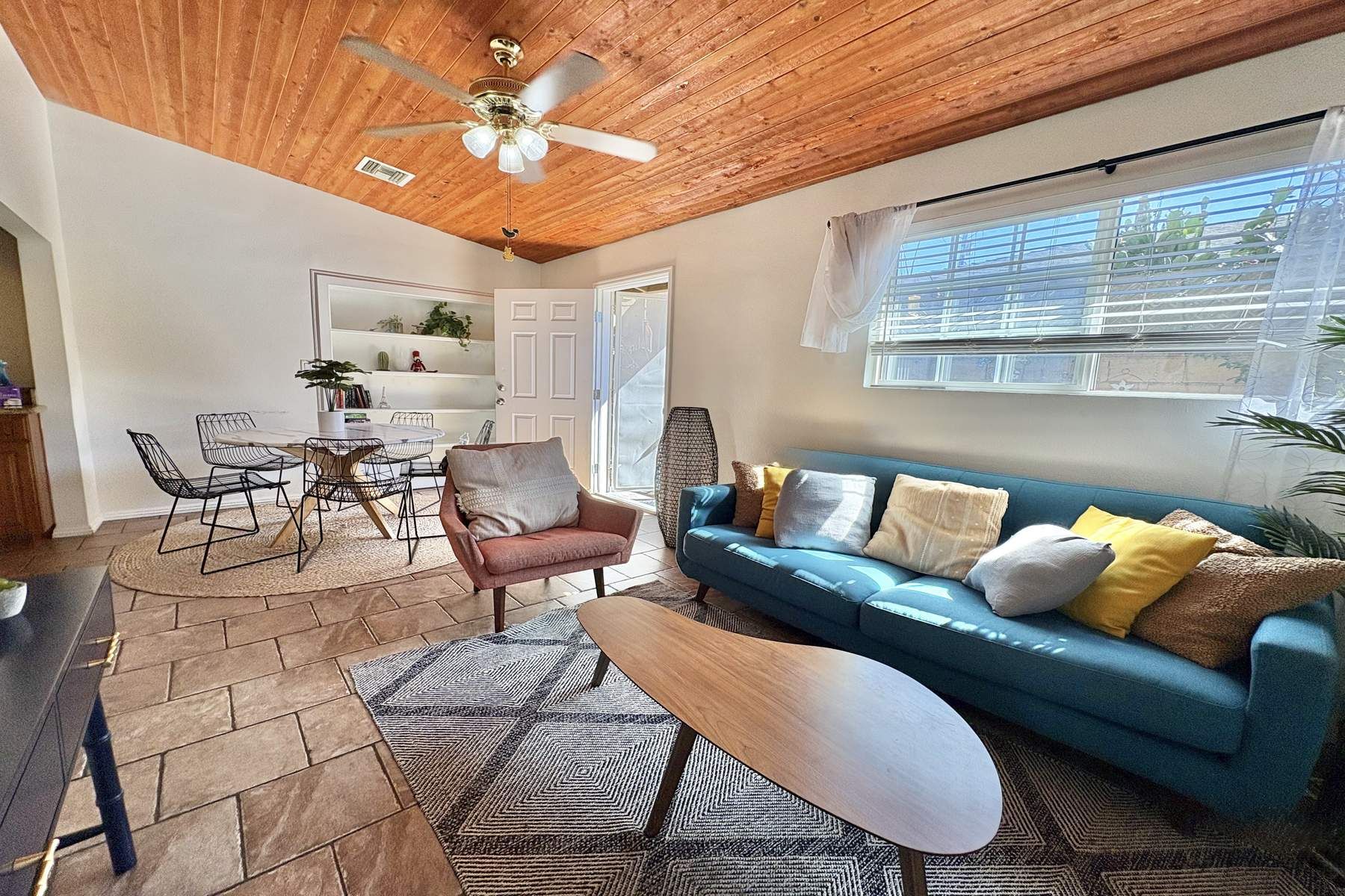  6041 Cleon Avenue - 物件實景