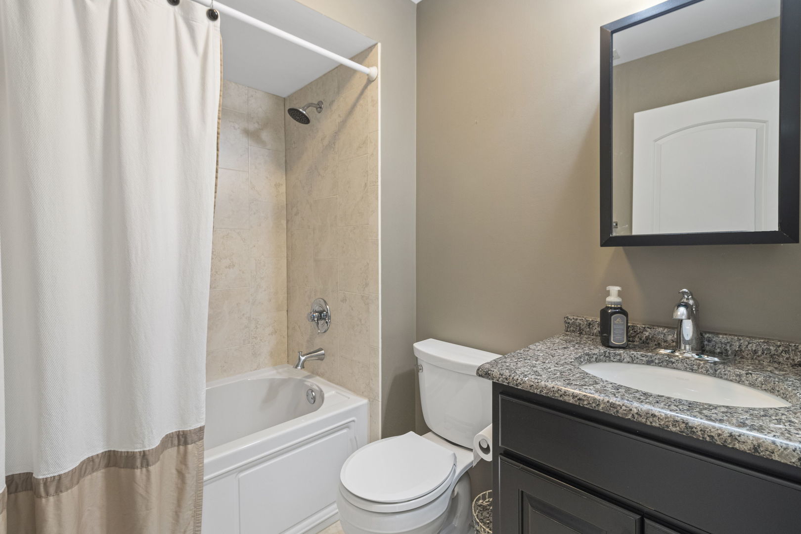Shorewood, Illinois, 60404, United States, 4 Bedrooms Bedrooms, ,6 BathroomsBathrooms,Residential,For Sale,1933443