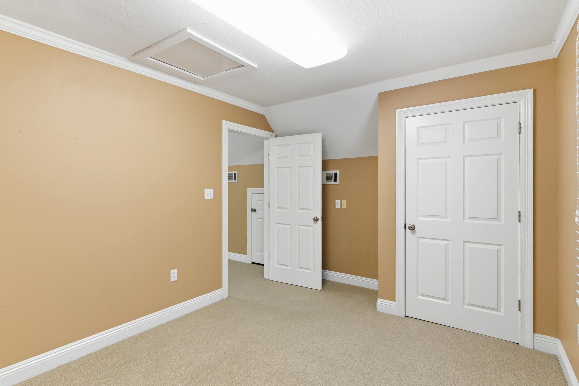 Hattiesburg, Mississippi, 39402, United States, 5 Bedrooms Bedrooms, ,7 BathroomsBathrooms,Residential,For Sale,2005414