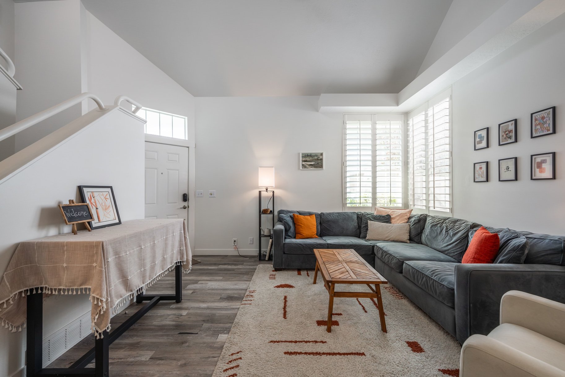  Vaulted Great Room, Cozy Fireplace, Central Location - 物件實景