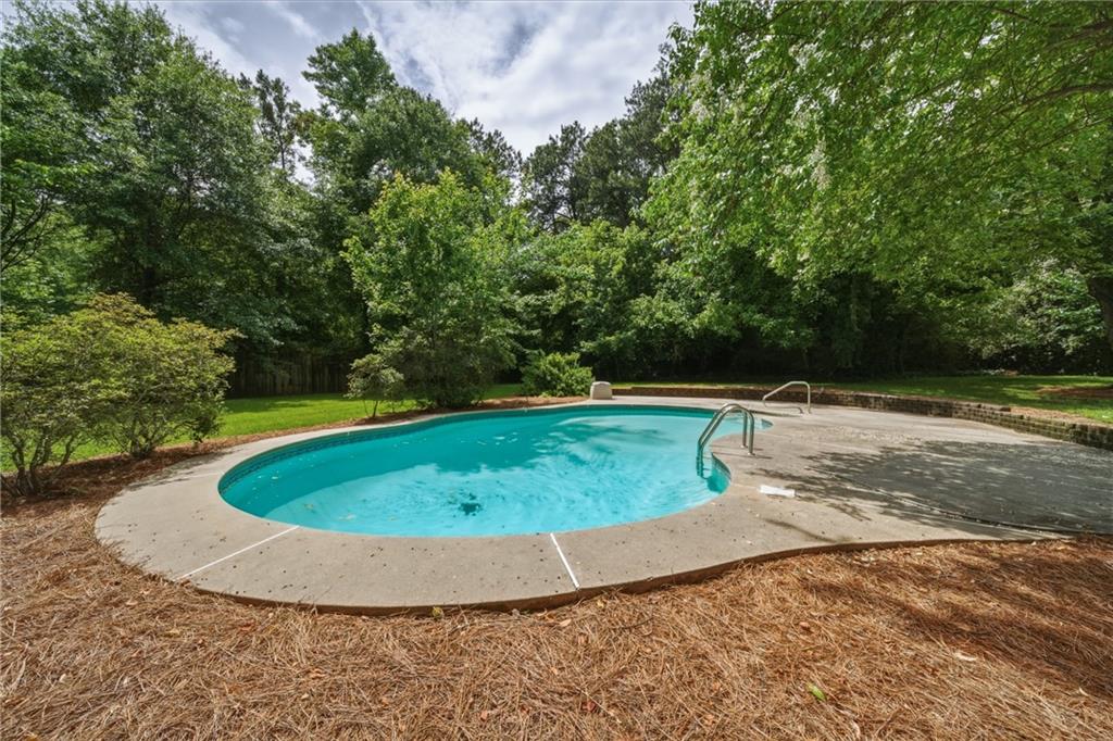 Roswell, Georgia, 30076, United States, 4 Bedrooms Bedrooms, ,3 BathroomsBathrooms,Residential,For Sale,2049337