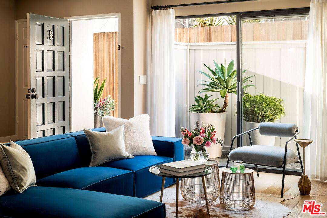 Santa Monica, California, 90403, United States, 2 Bedrooms Bedrooms, ,3 BathroomsBathrooms,Residential,For Sale,1986482