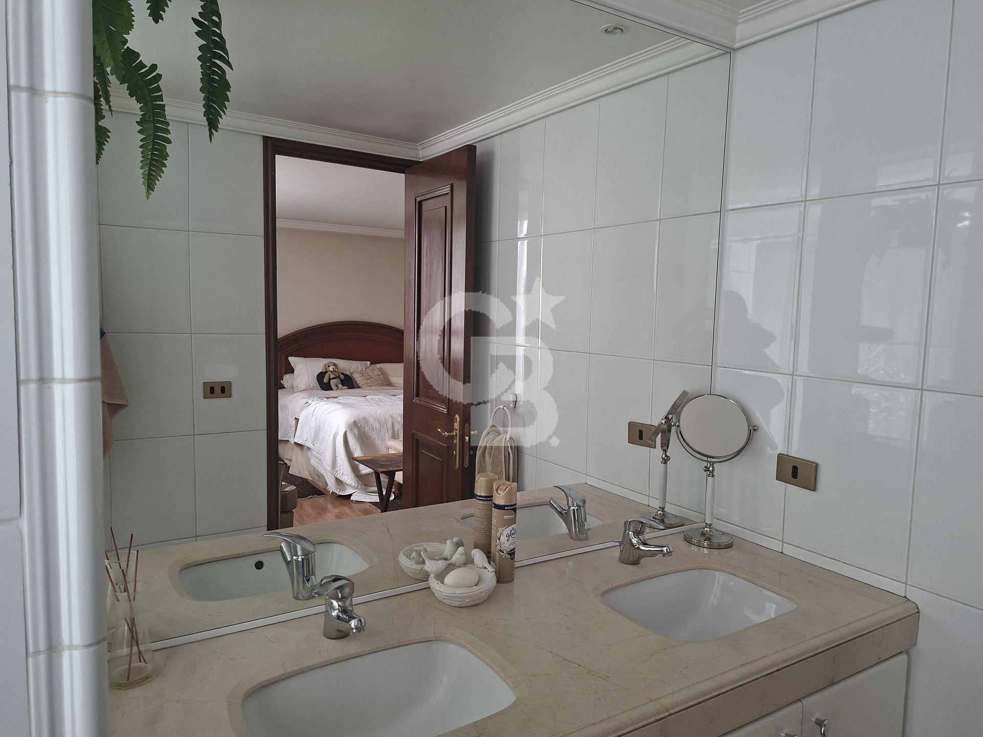 Las Condes, Chile, 4 Bedrooms Bedrooms, ,3 BathroomsBathrooms,Residential,For Sale,1998532