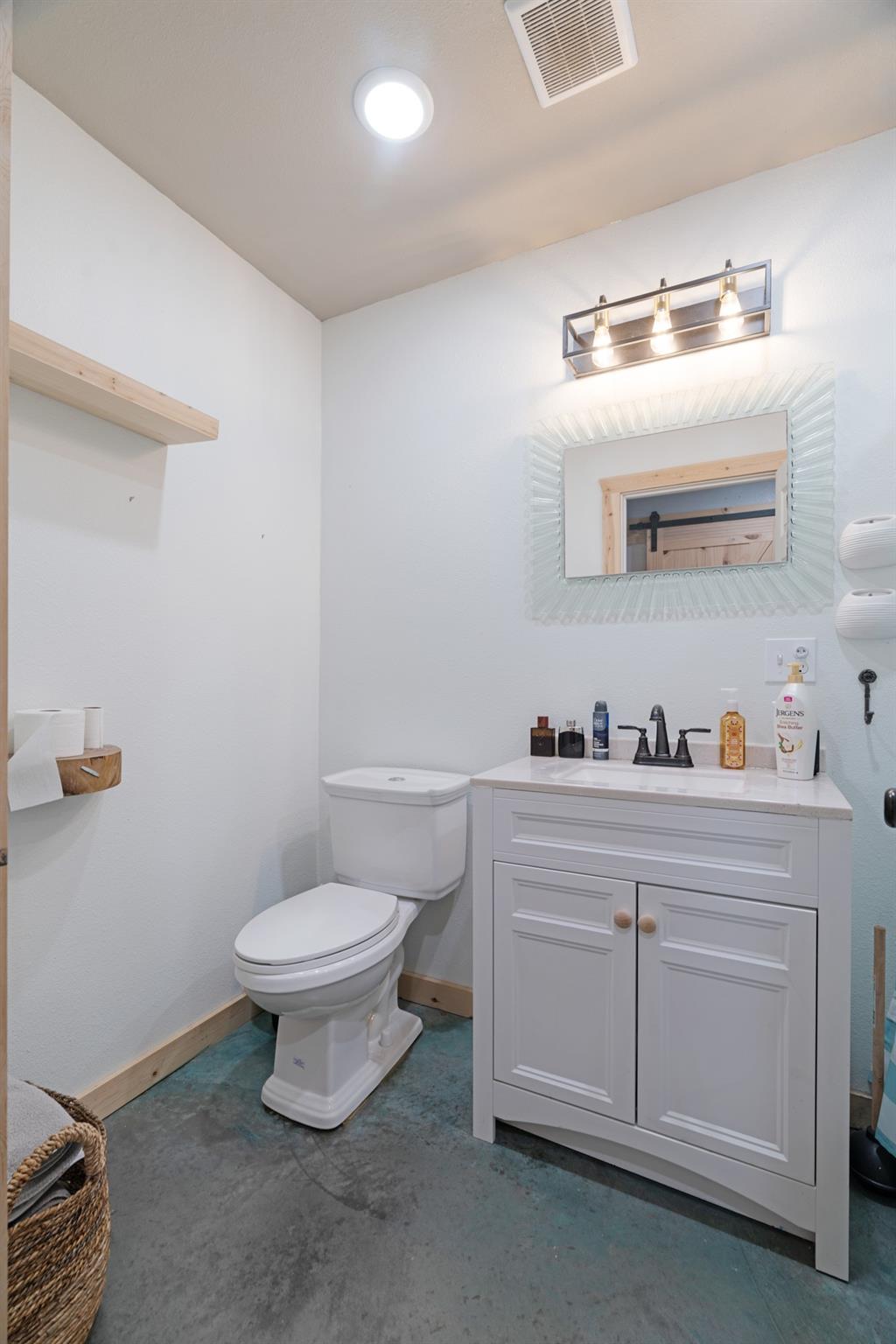 Roxton, Texas, 75477, United States, 3 Bedrooms Bedrooms, ,3 BathroomsBathrooms,Residential,For Sale,1982011