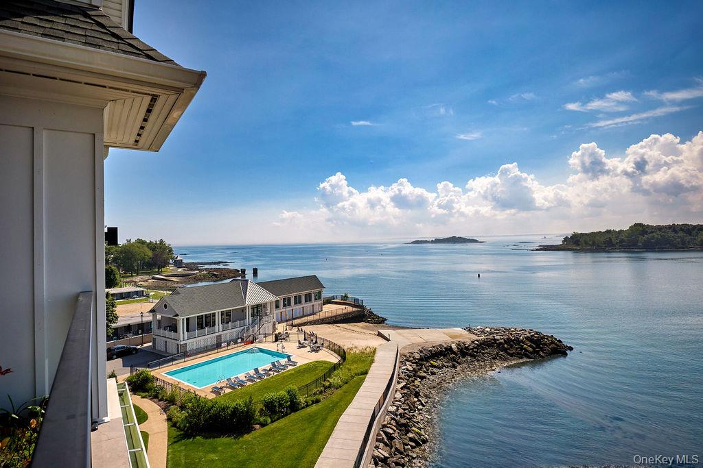 New Rochelle, New York, 10805, United States, 3 Bedrooms Bedrooms, ,4 BathroomsBathrooms,Residential,For Sale,1942227
