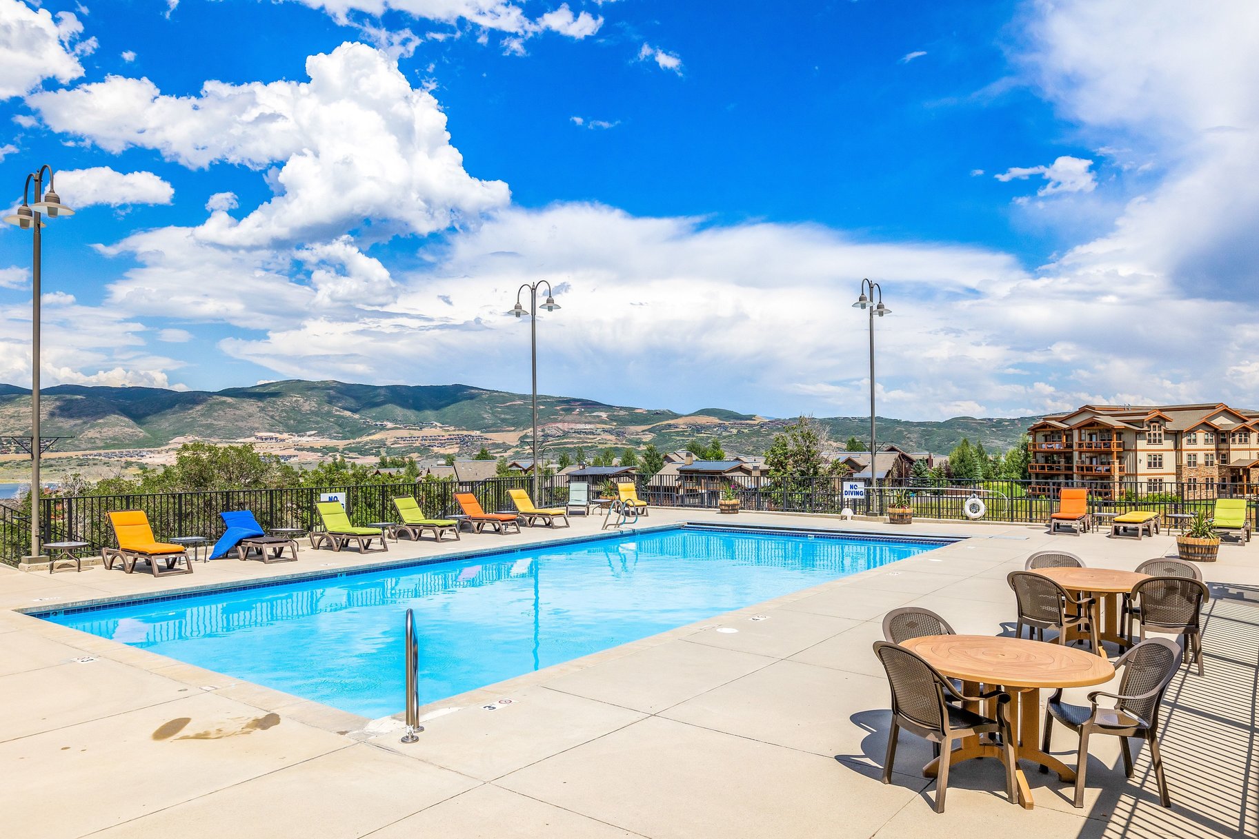  2-Bedroom Mountain & Lake Living — It Doesn