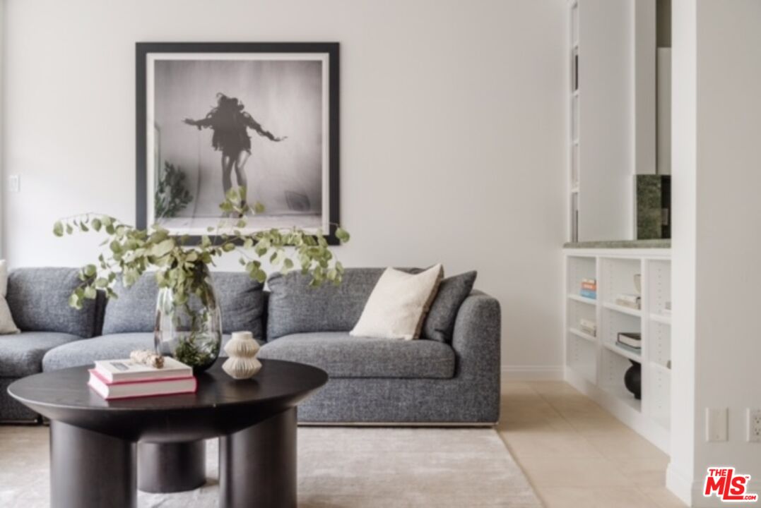West Hollywood, California, 90069, United States, 1 Bedroom Bedrooms, ,1 BathroomBathrooms,Residential,For Sale,1891837