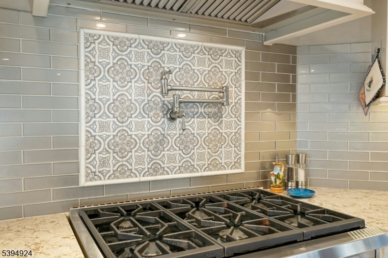 Verona Twp., New Jersey, 07044, United States, 4 Bedrooms Bedrooms, ,3 BathroomsBathrooms,Residential,For Sale,1992064