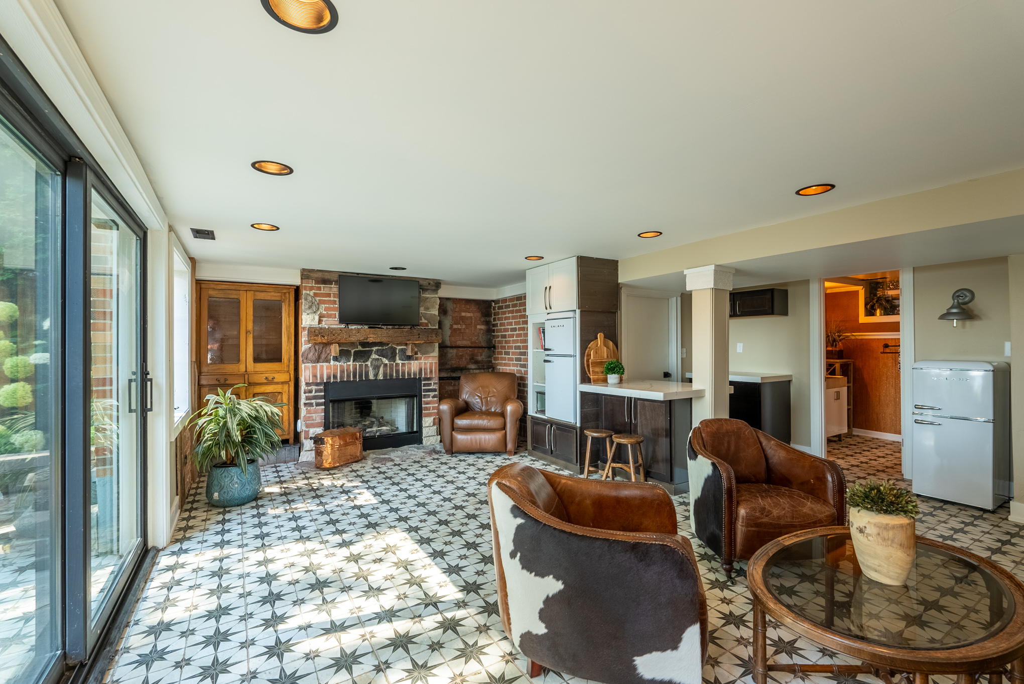  Experience the Uultimate Lakefront Lifestyle in this Legacy Home - 物件實景