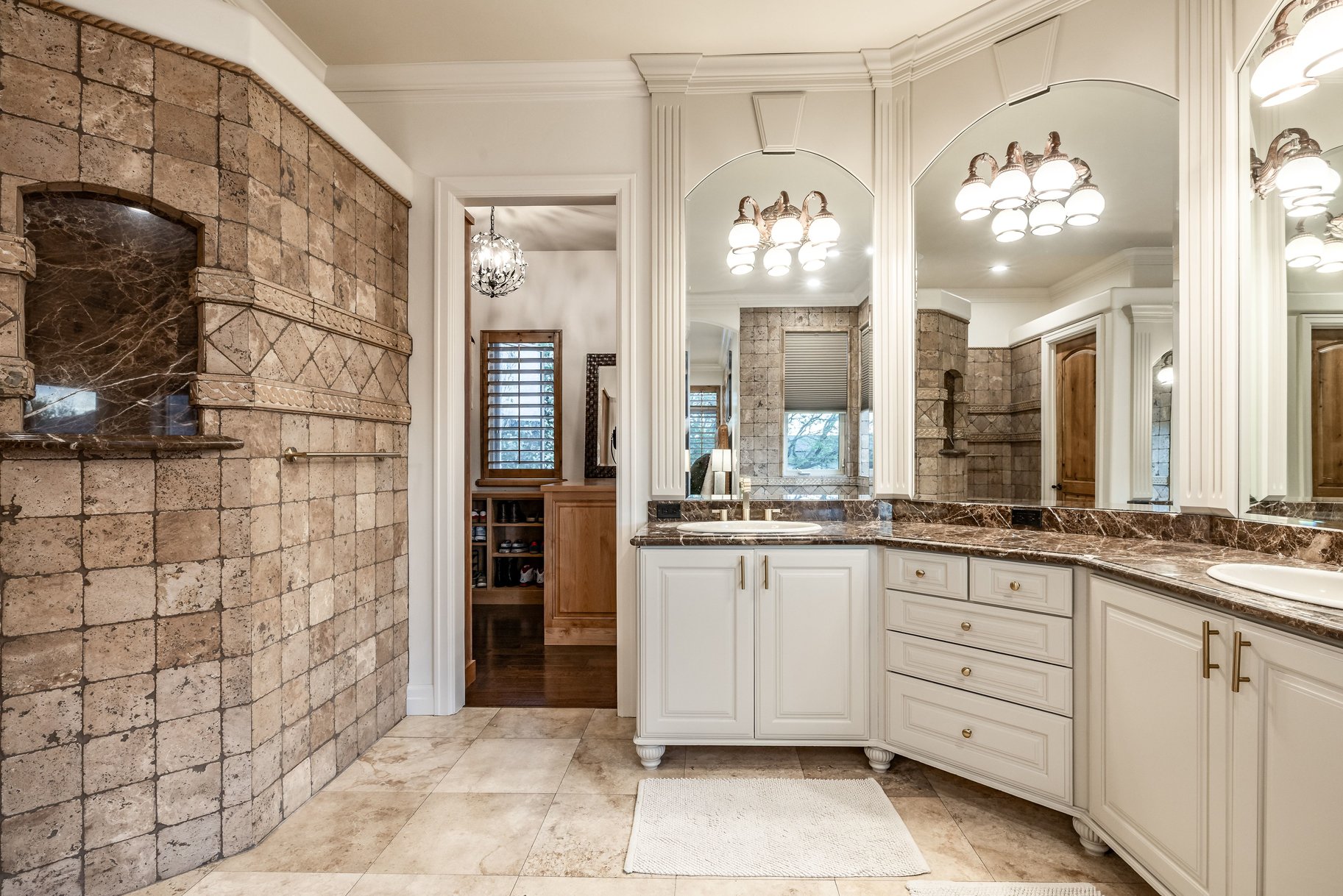  Custom 2-Story Parade Home with Dolphin Bolderscape Grotto Pool & 6 Car Garage - 物件實景