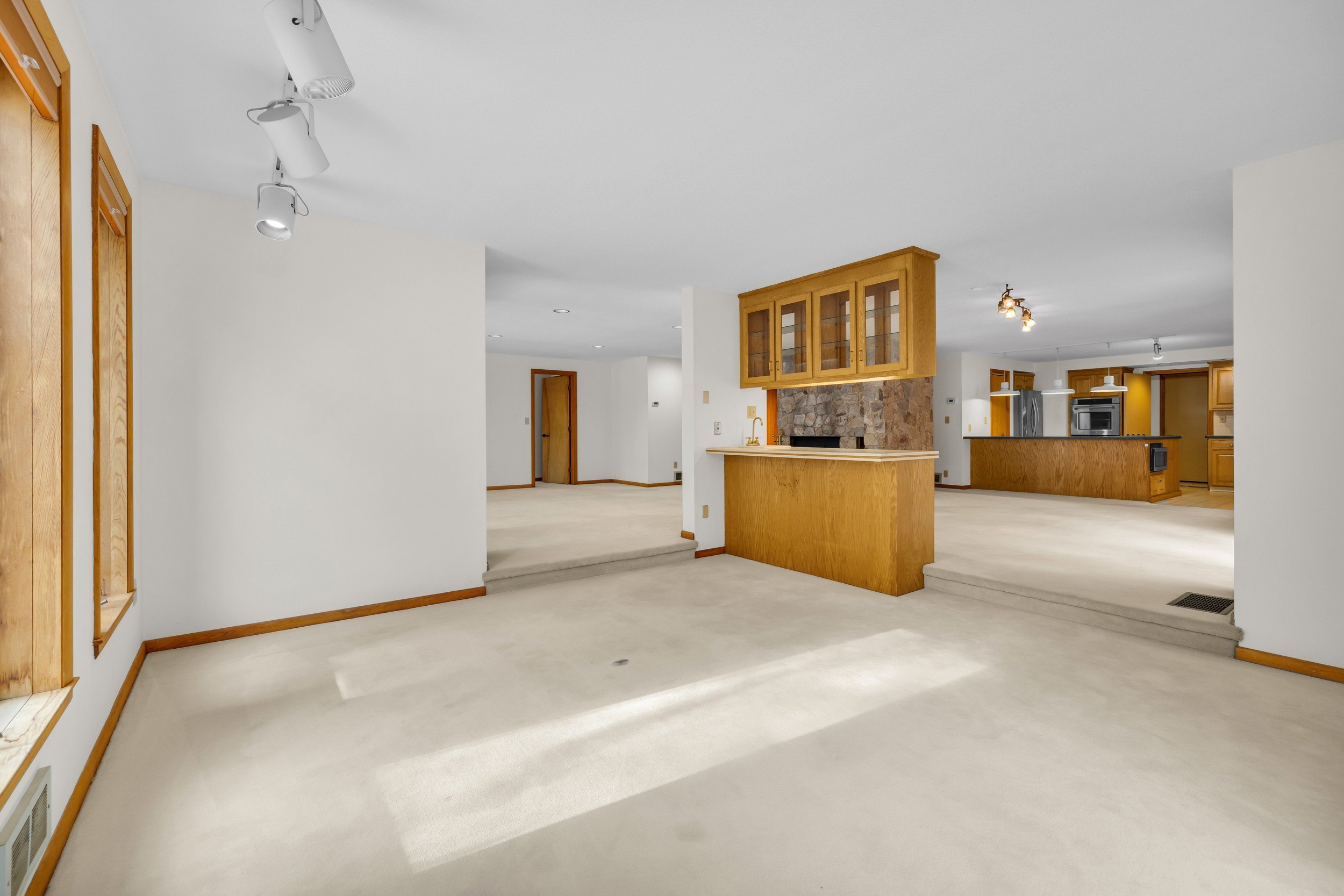 Granby, Connecticut, 06060, United States, 3 Bedrooms Bedrooms, ,3 BathroomsBathrooms,Residential,For Sale,1996436