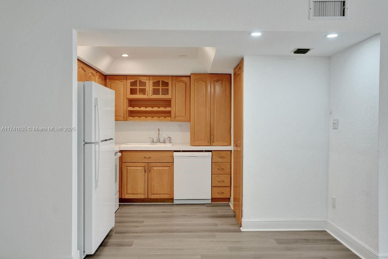 Miami, Florida, 33131, United States, 2 Bedrooms Bedrooms, ,2 BathroomsBathrooms,Residential,For Sale,1705612