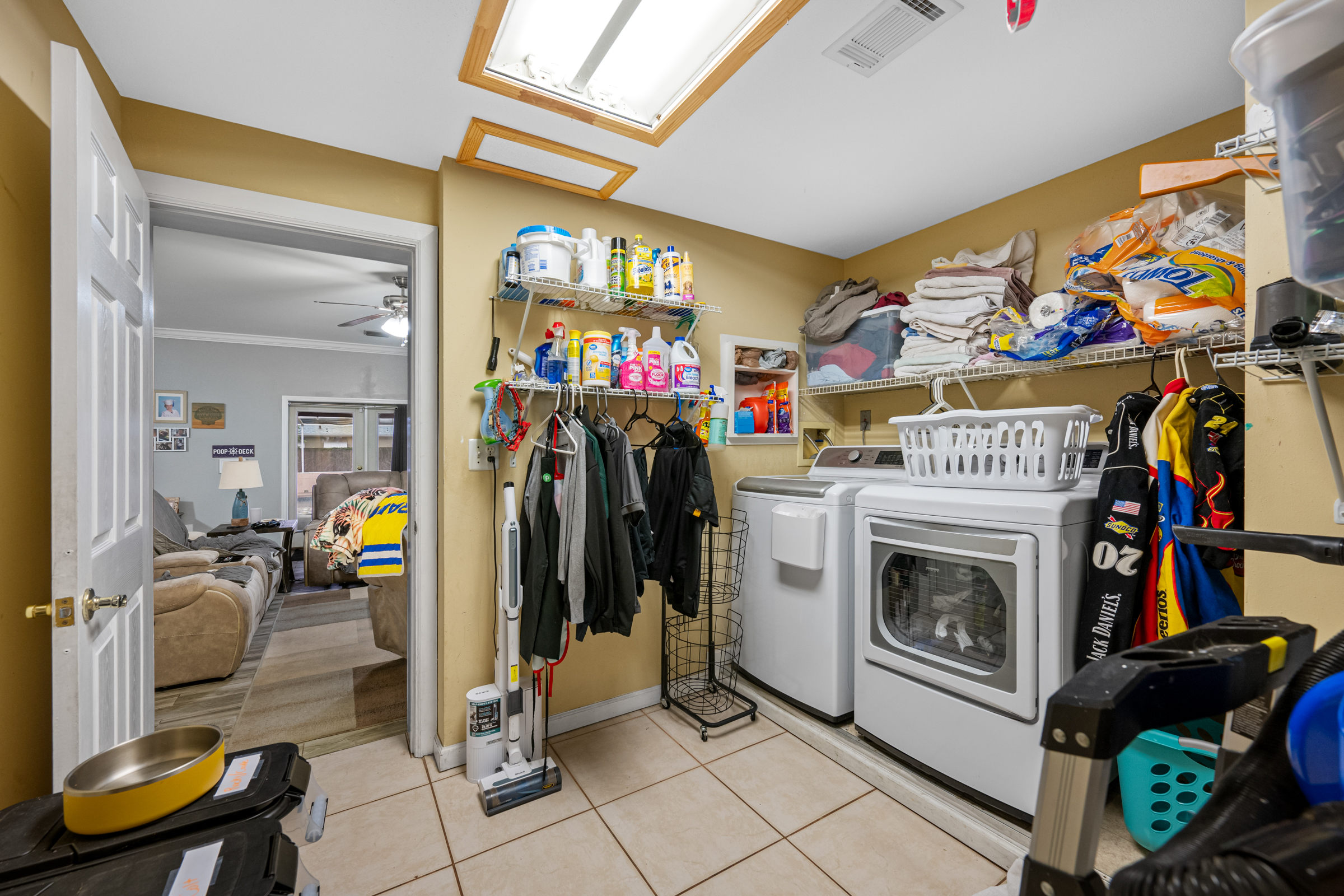 Clearwater, Florida, 33764, United States, 3 Bedrooms Bedrooms, ,2 BathroomsBathrooms,Residential,For Sale,1879424