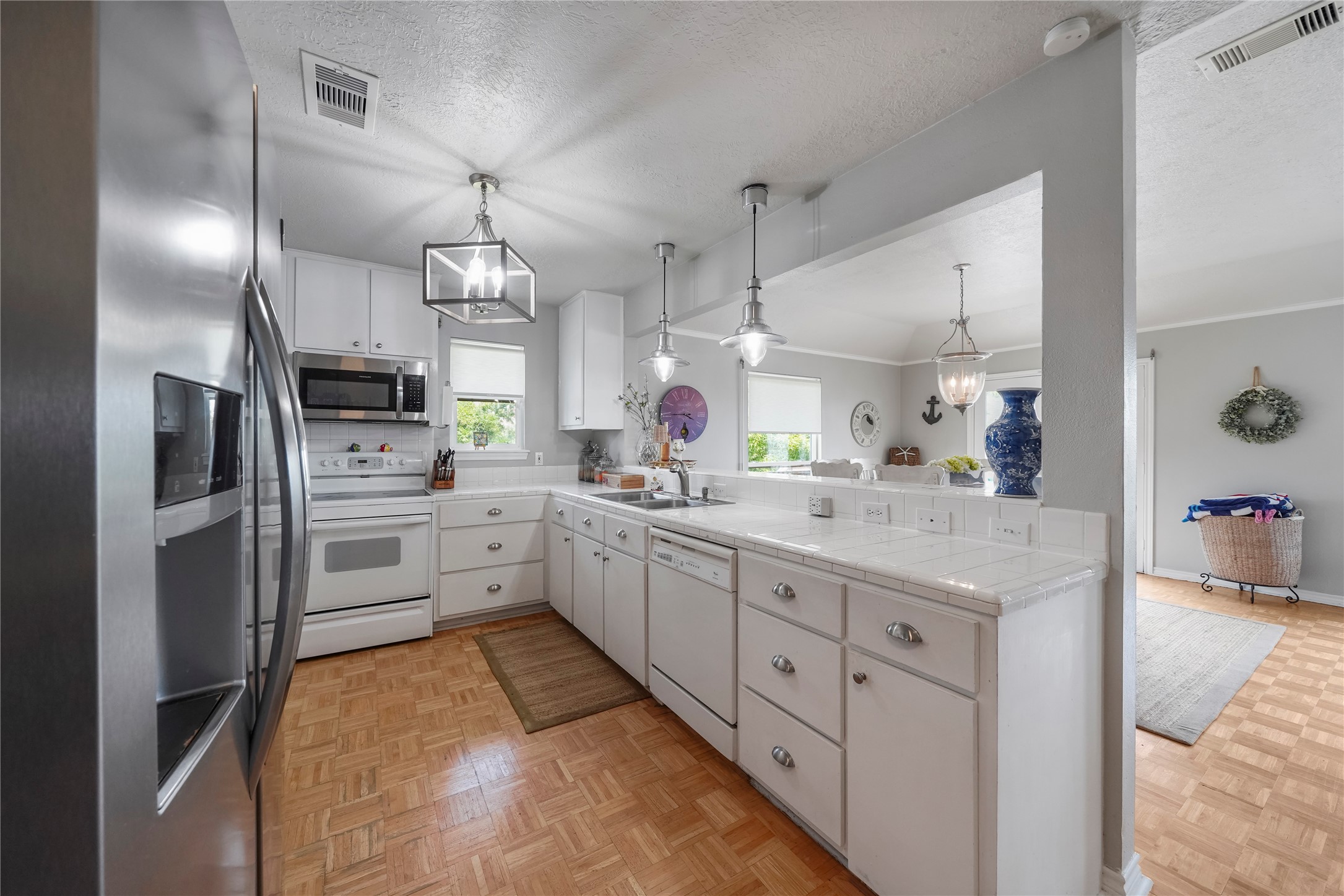 Jamaica Beach, Texas, 77554, United States, 3 Bedrooms Bedrooms, ,4 BathroomsBathrooms,Residential,For Sale,1932424