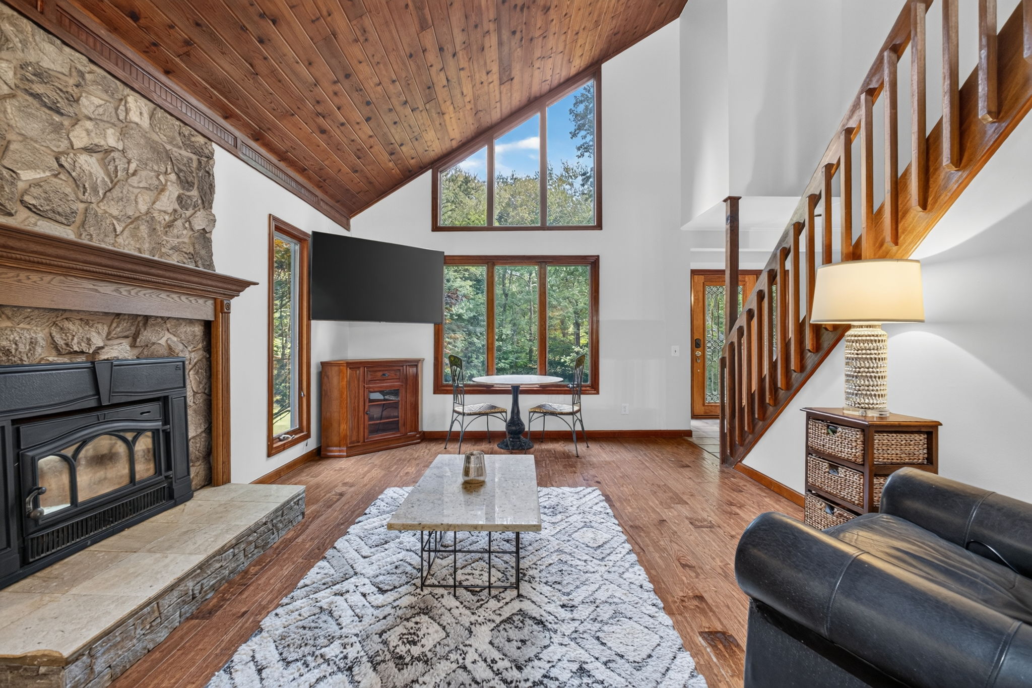  Modern Living and Effortless Entertaining Tucked Away on 1.5 Acres - 物件實景