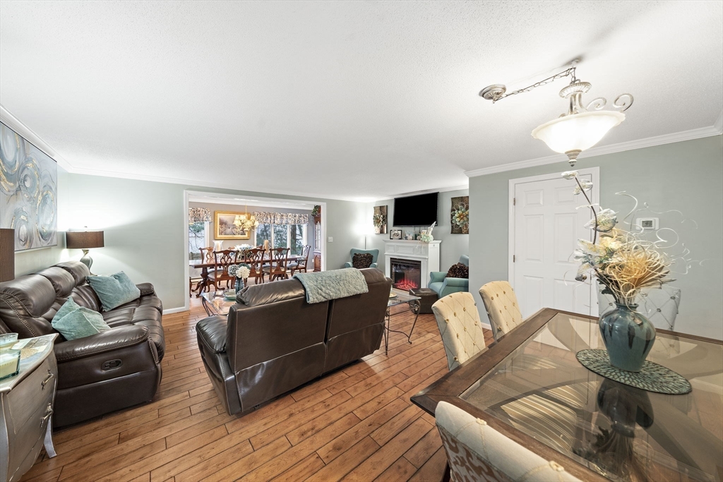 Danvers, Massachusetts, 01923, United States, 3 Bedrooms Bedrooms, ,2 BathroomsBathrooms,Residential,For Sale,2002112