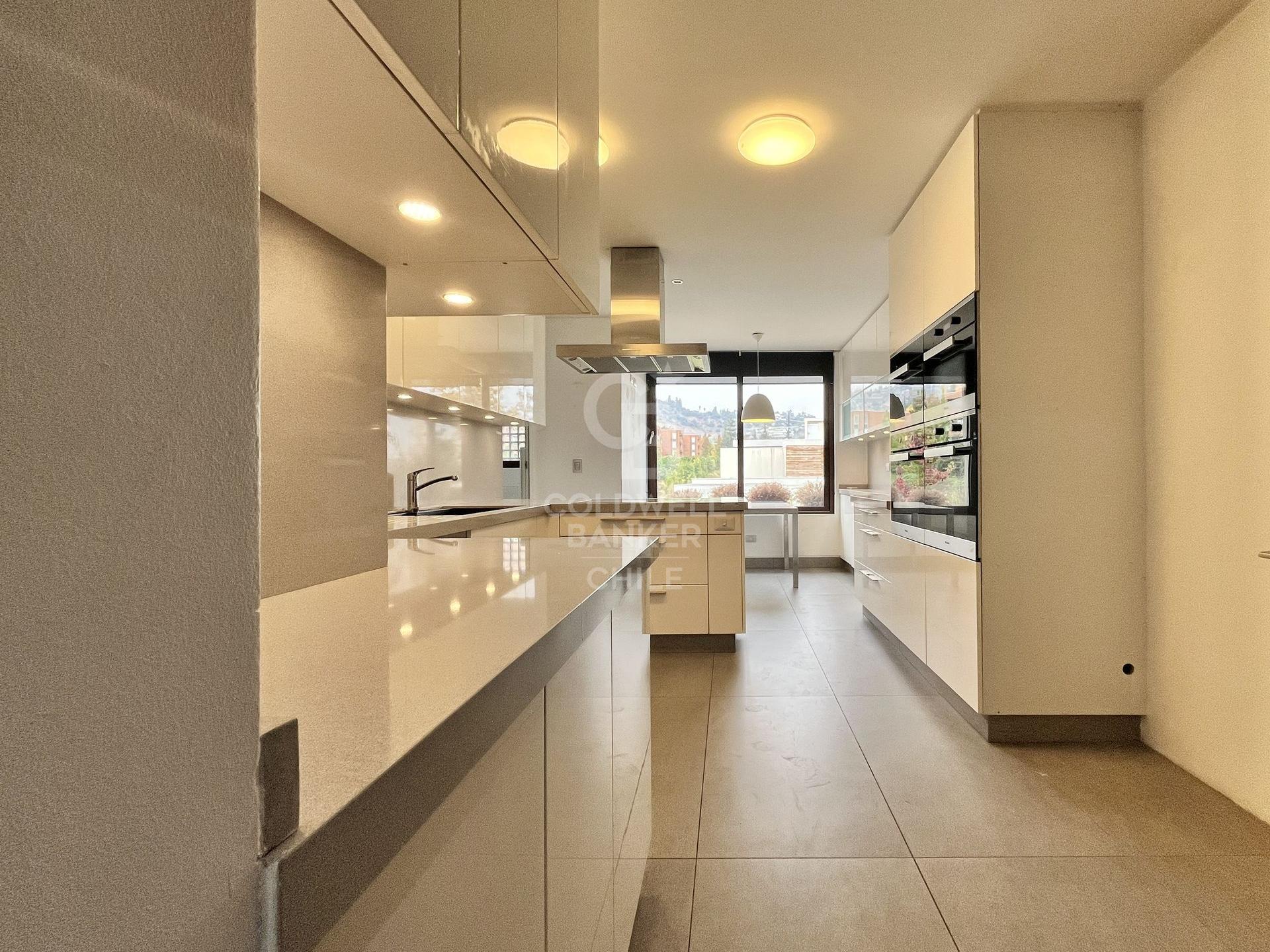 Vitacura, Chile, 3 Bedrooms Bedrooms, ,4 BathroomsBathrooms,Residential,For Sale,1849971