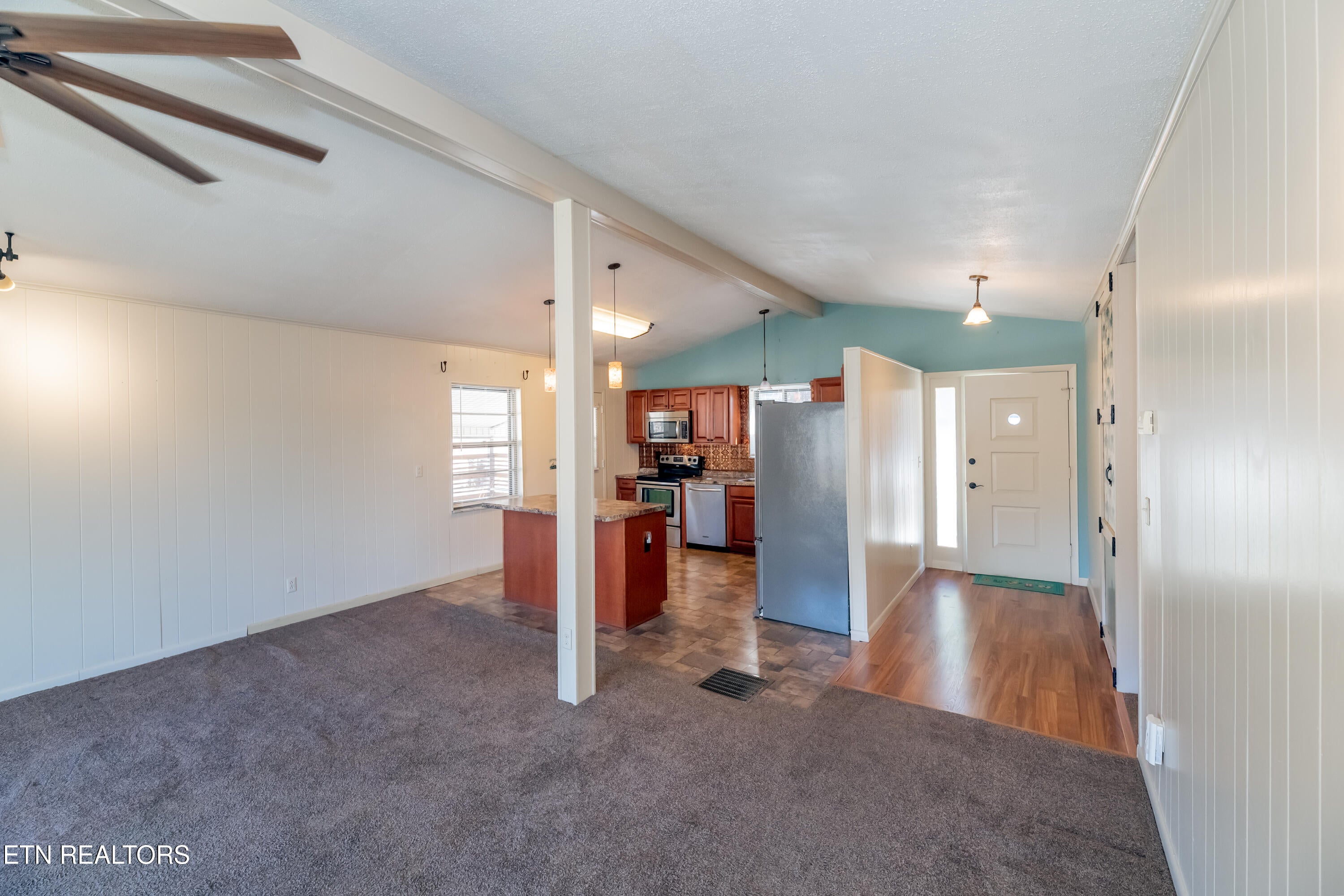 Kingston, Tennessee, 37763, United States, 4 Bedrooms Bedrooms, ,2 BathroomsBathrooms,Residential,For Sale,1850239