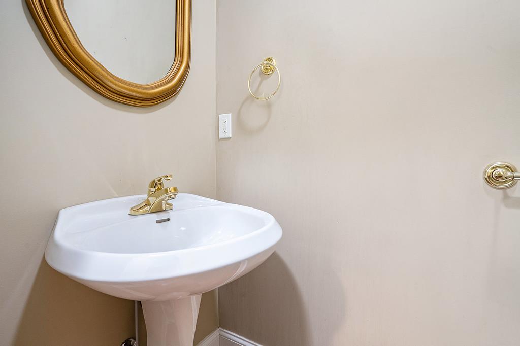 Ellijay, Georgia, 30536, United States, 5 Bedrooms Bedrooms, ,4 BathroomsBathrooms,Residential,For Sale,1859023