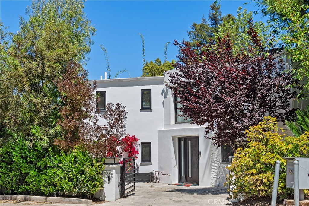 Los Angeles, California, 90046, United States, 3 Bedrooms Bedrooms, ,4 BathroomsBathrooms,Residential,For Sale,1817494