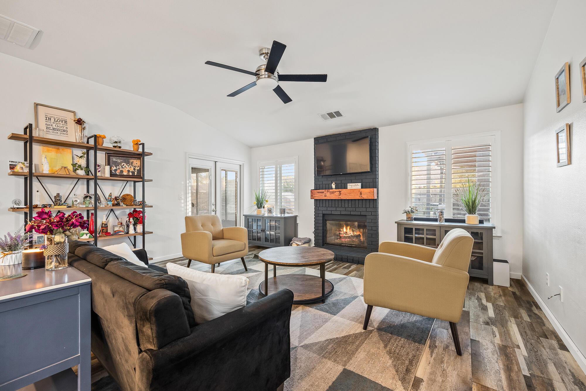 Hanford, California, 93230, United States, 4 Bedrooms Bedrooms, ,3 BathroomsBathrooms,Residential,For Sale,1985647