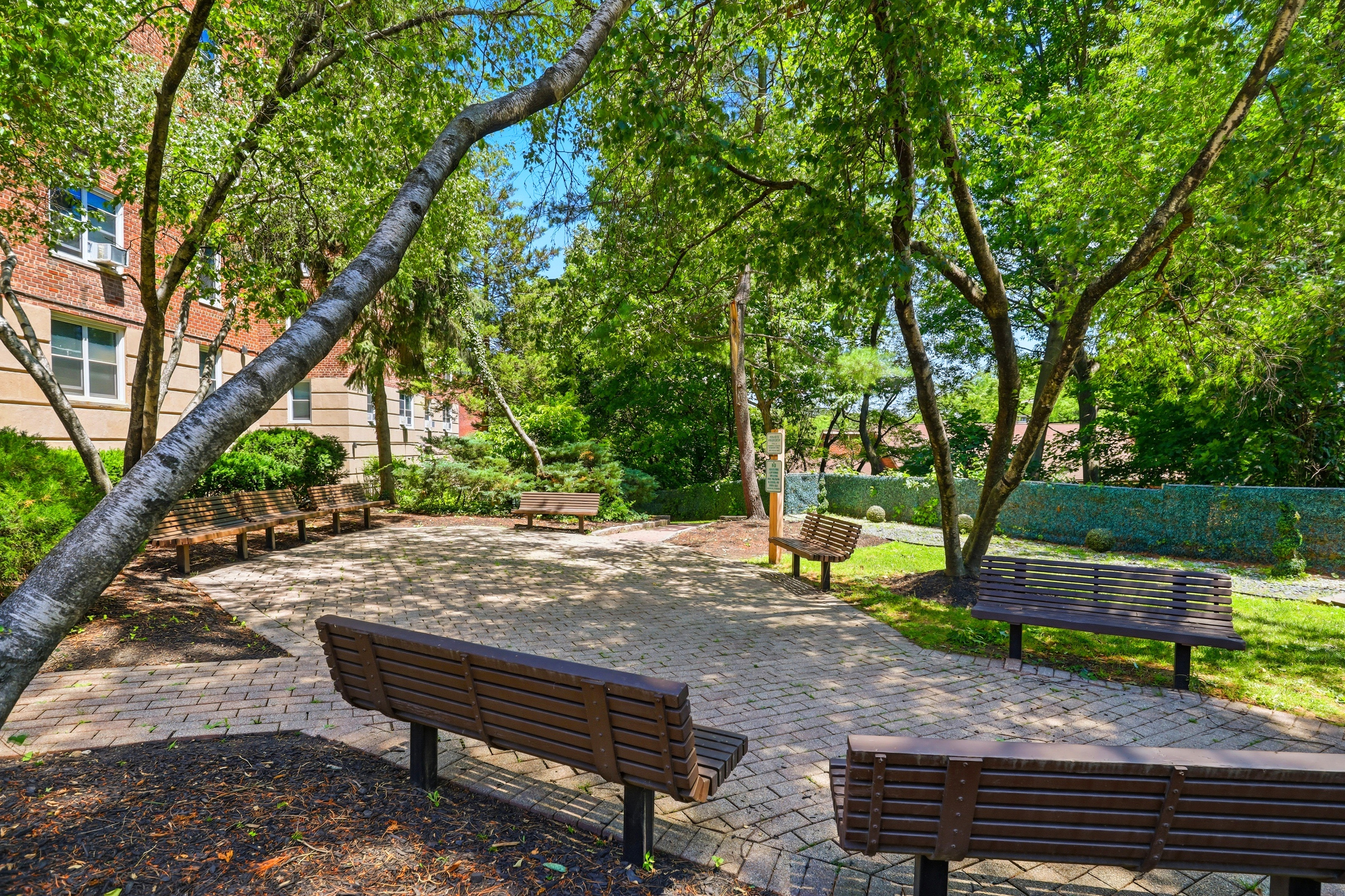  1304 Midland Avenue - 物件實景